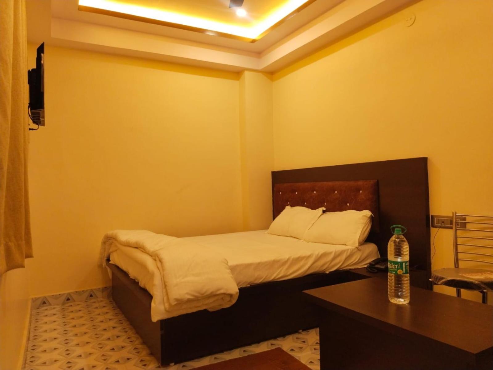 Standard Double Room with Fan - Photo 1