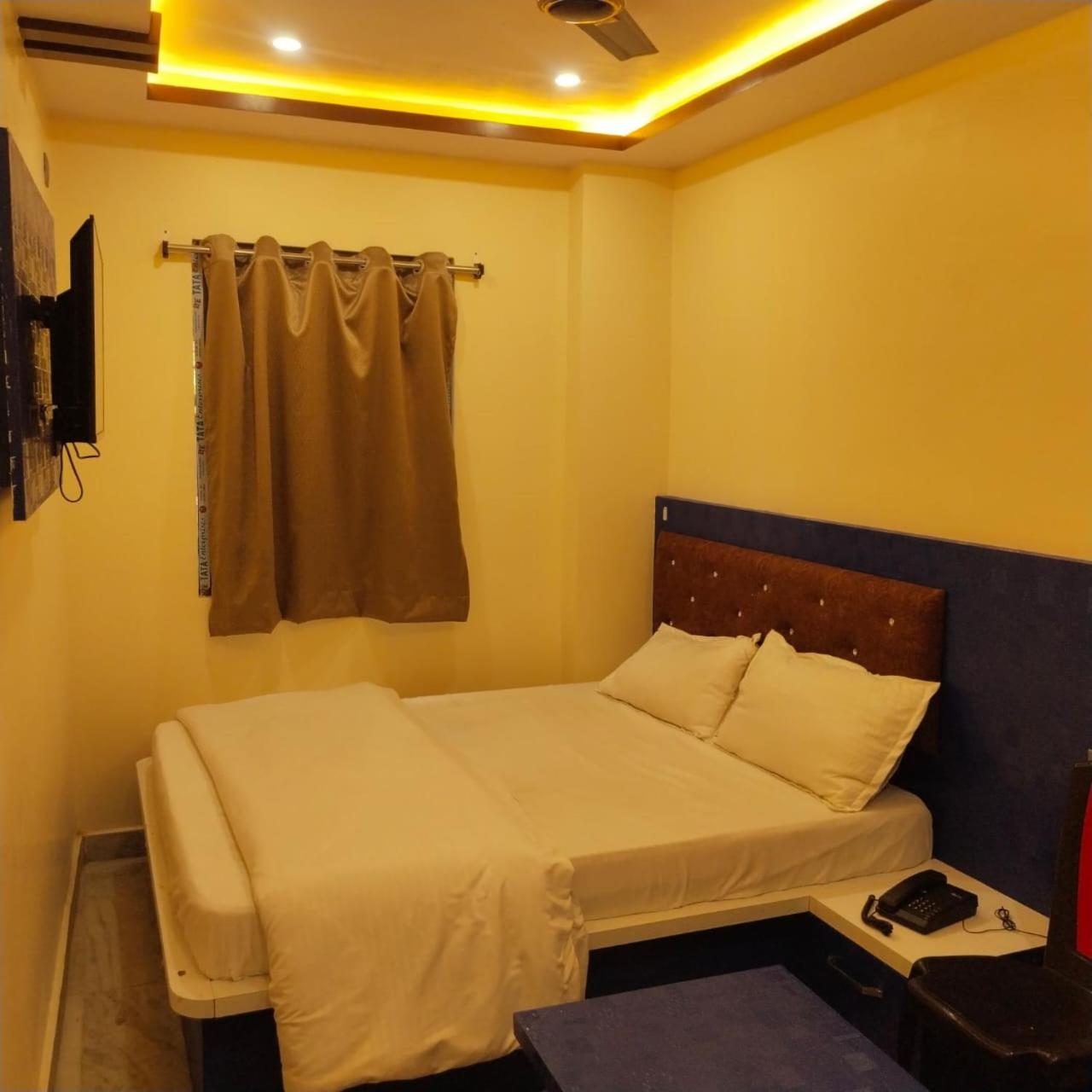 Standard Double Room with Fan - Photo 6