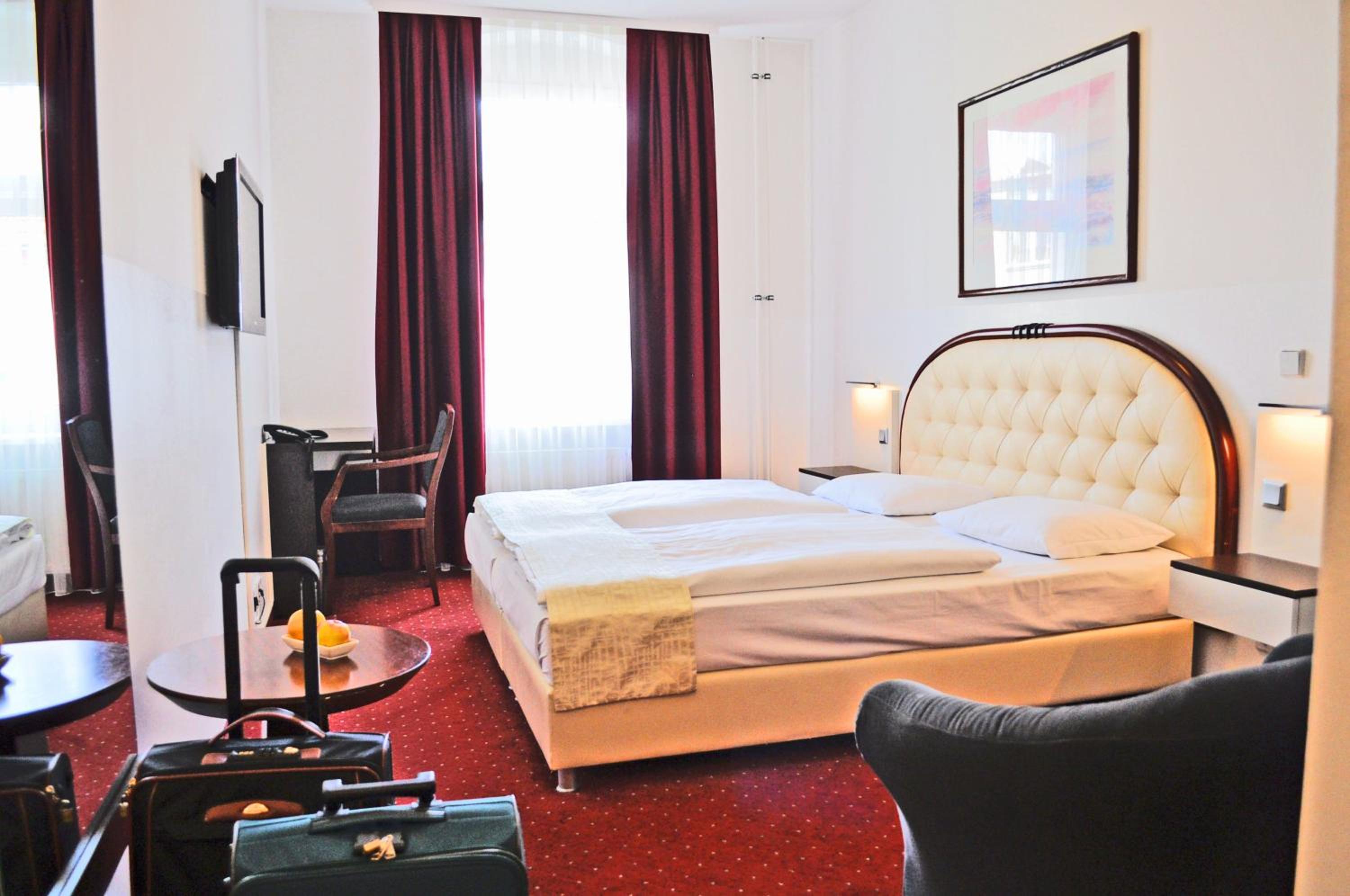 Standard Double or Twin Room photo 2