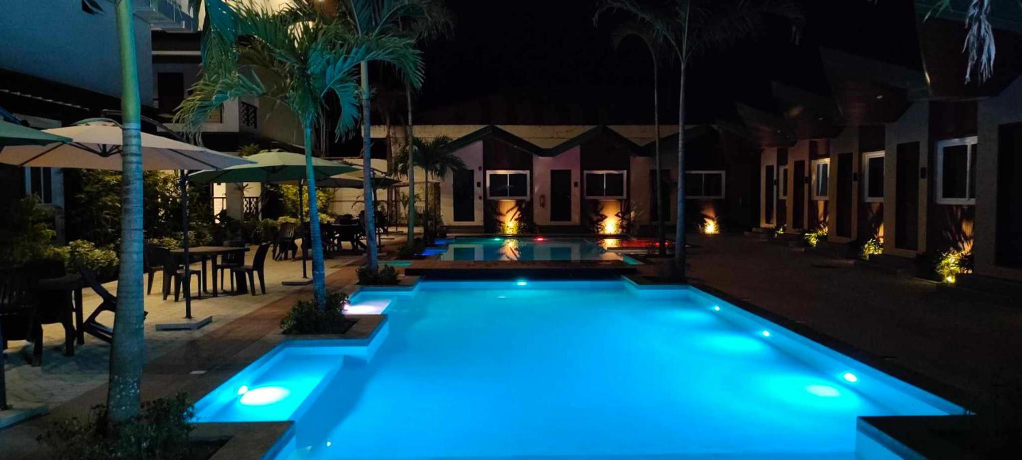 Queen Room with Pool View photo 2