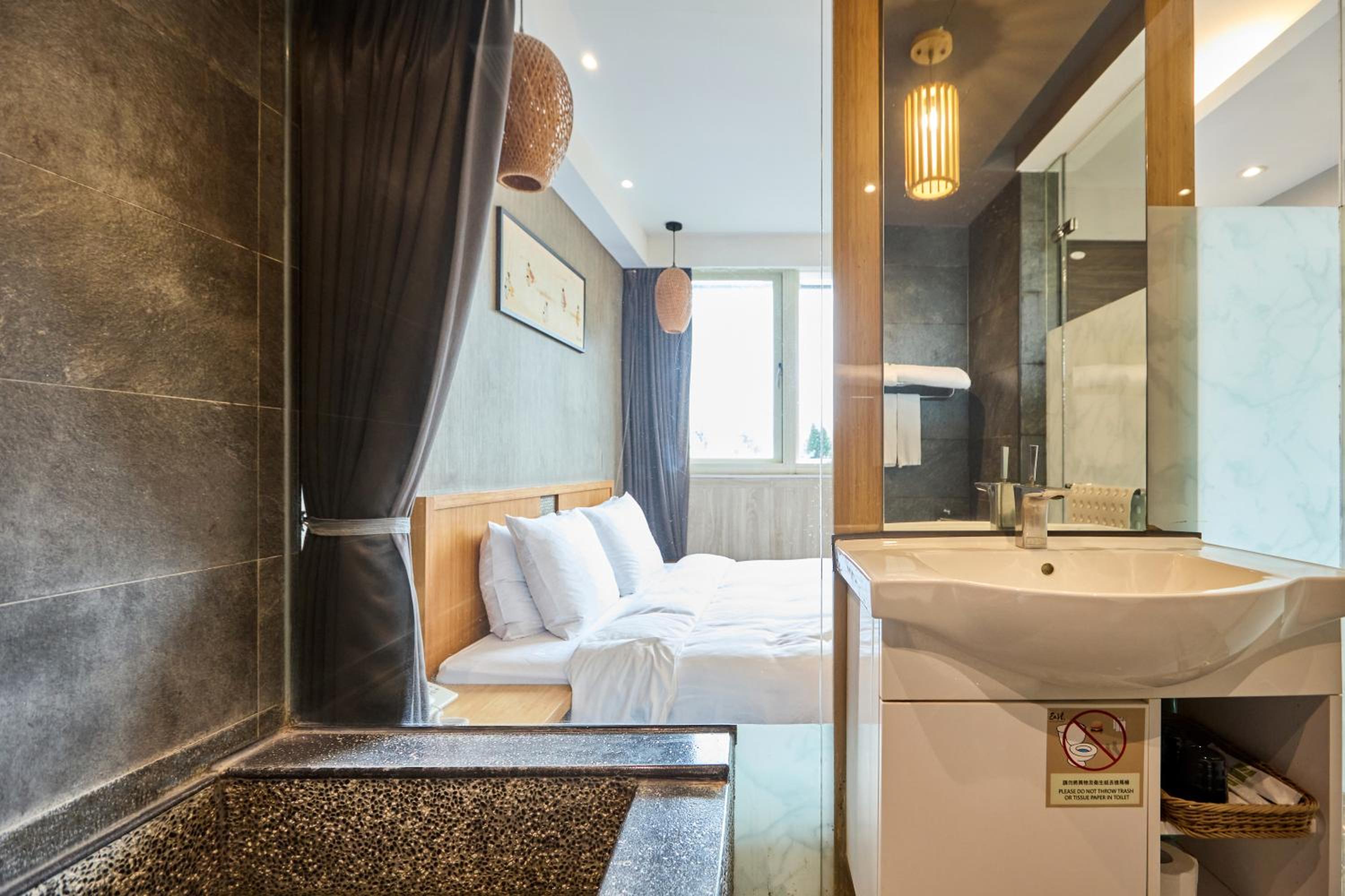 Double Room - Photo 11