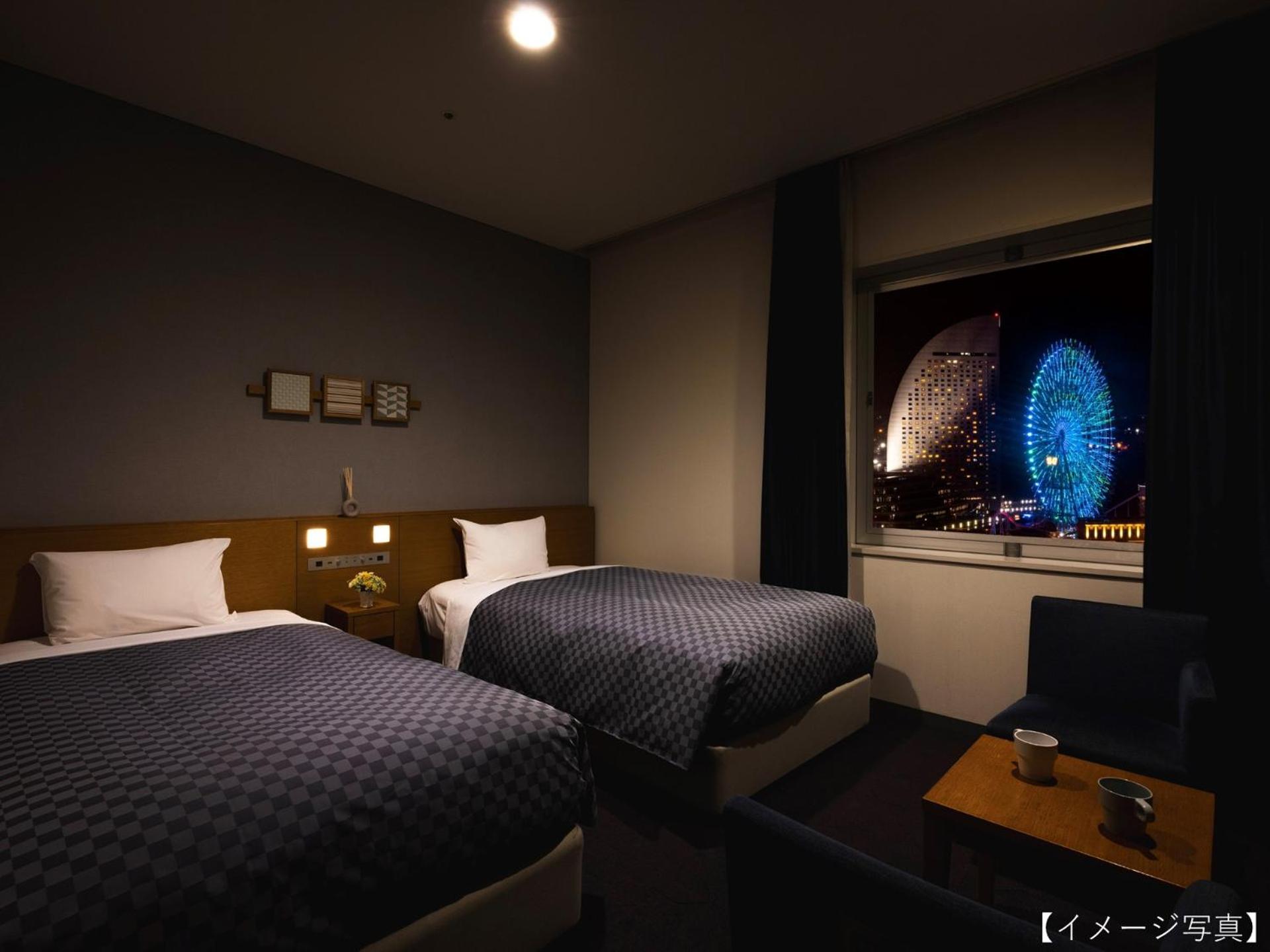 Superior Twin Room with Night View - Non-Smoking - Photo 2