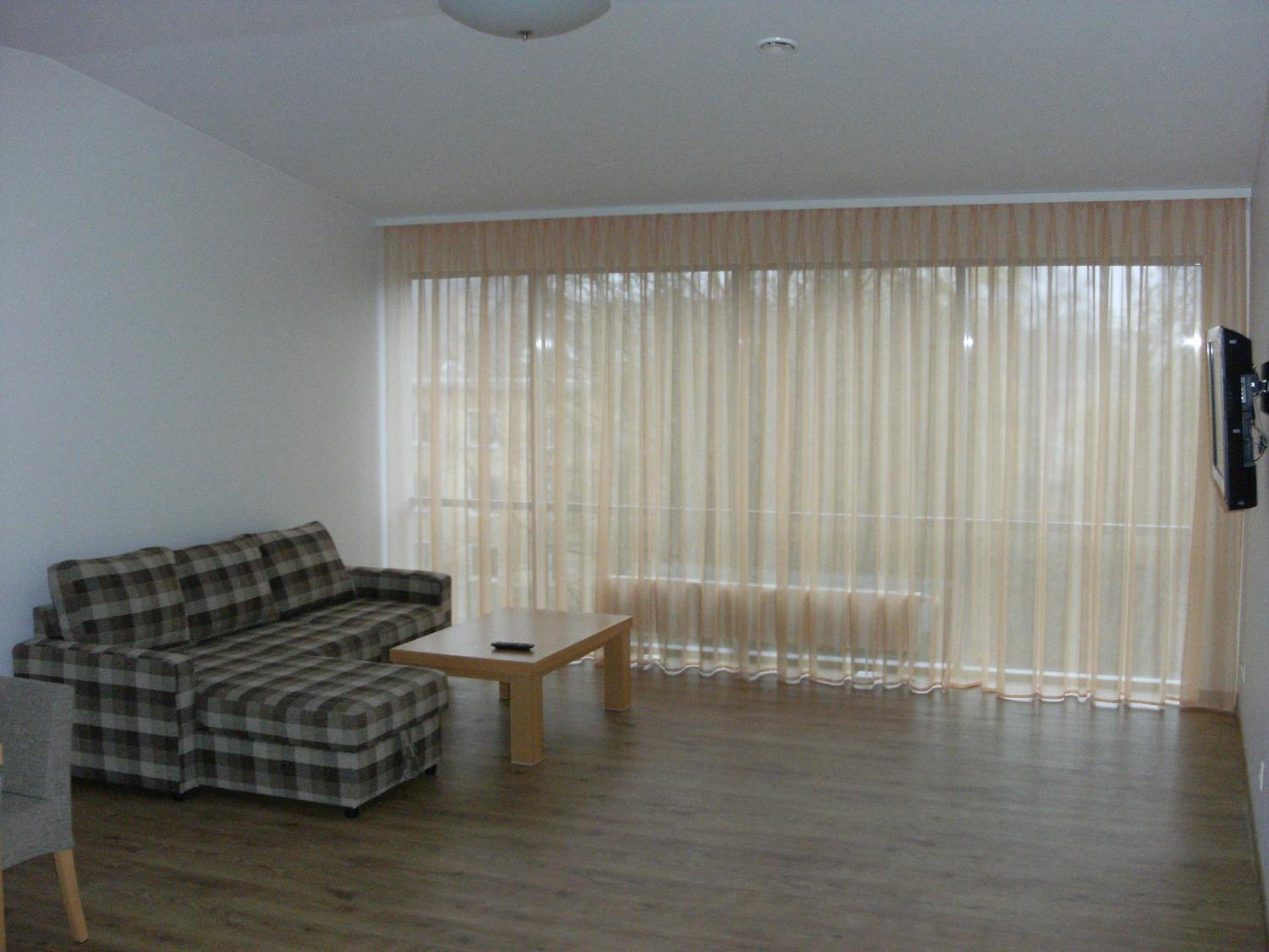 One-Bedroom Apartment - Photo 2