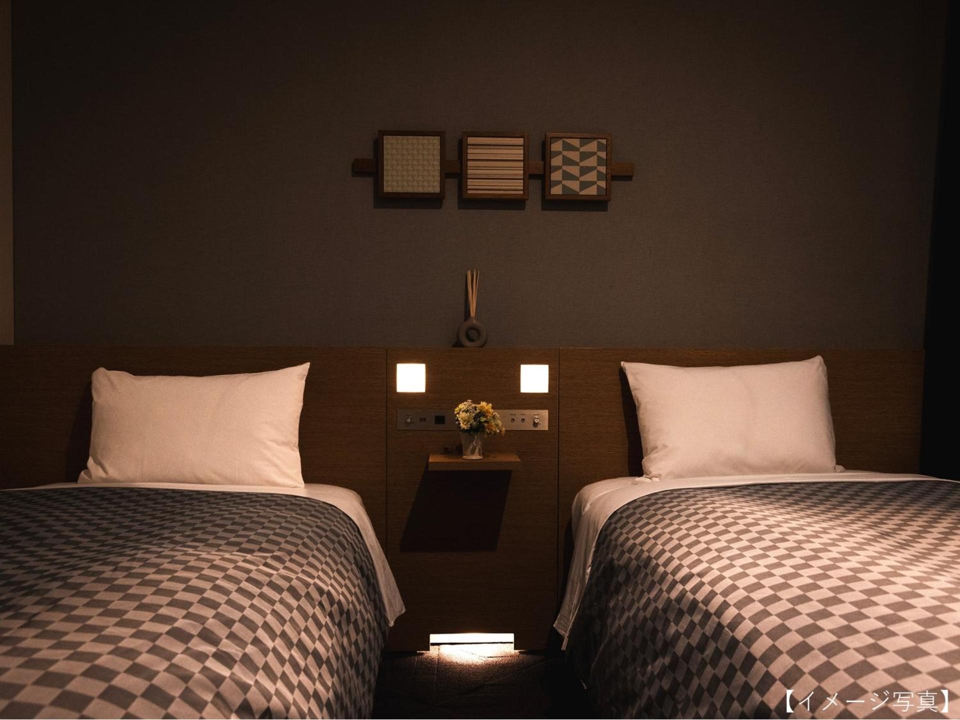 Casual Twin Room with Night View - Non-Smoking - Photo 3