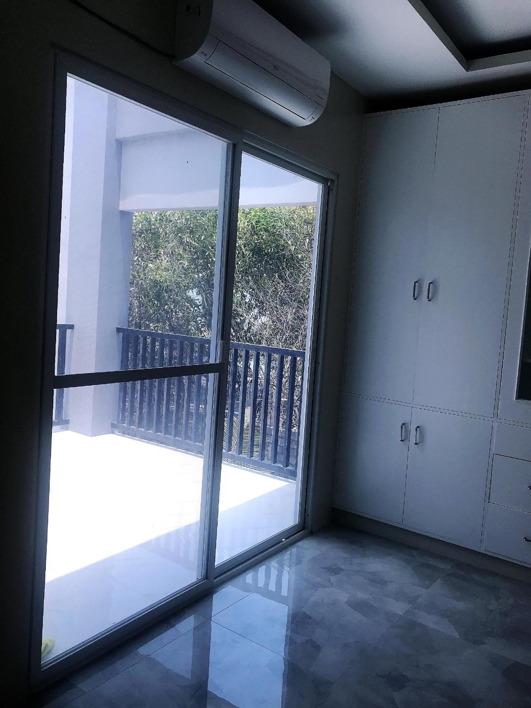 Family Room with Balcony photo 3