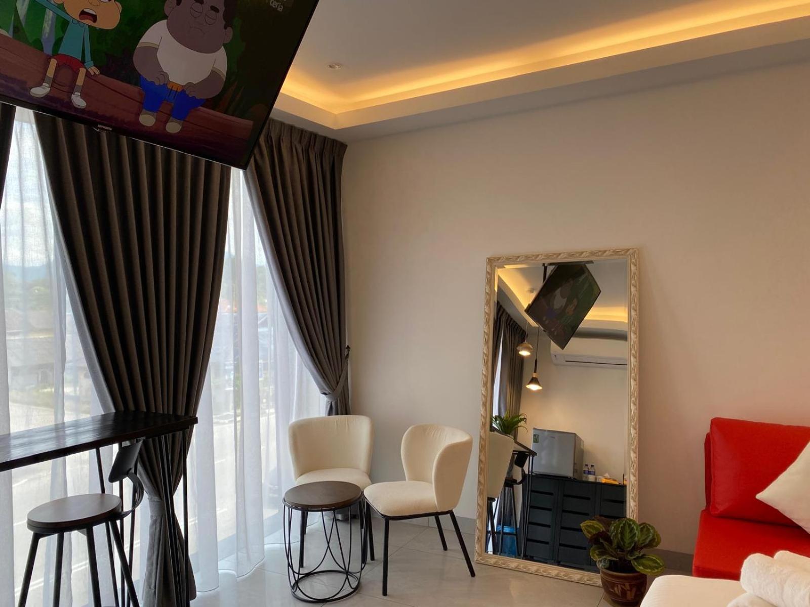 Deluxe Double Room (2 Adults + 1 Child) photo 2