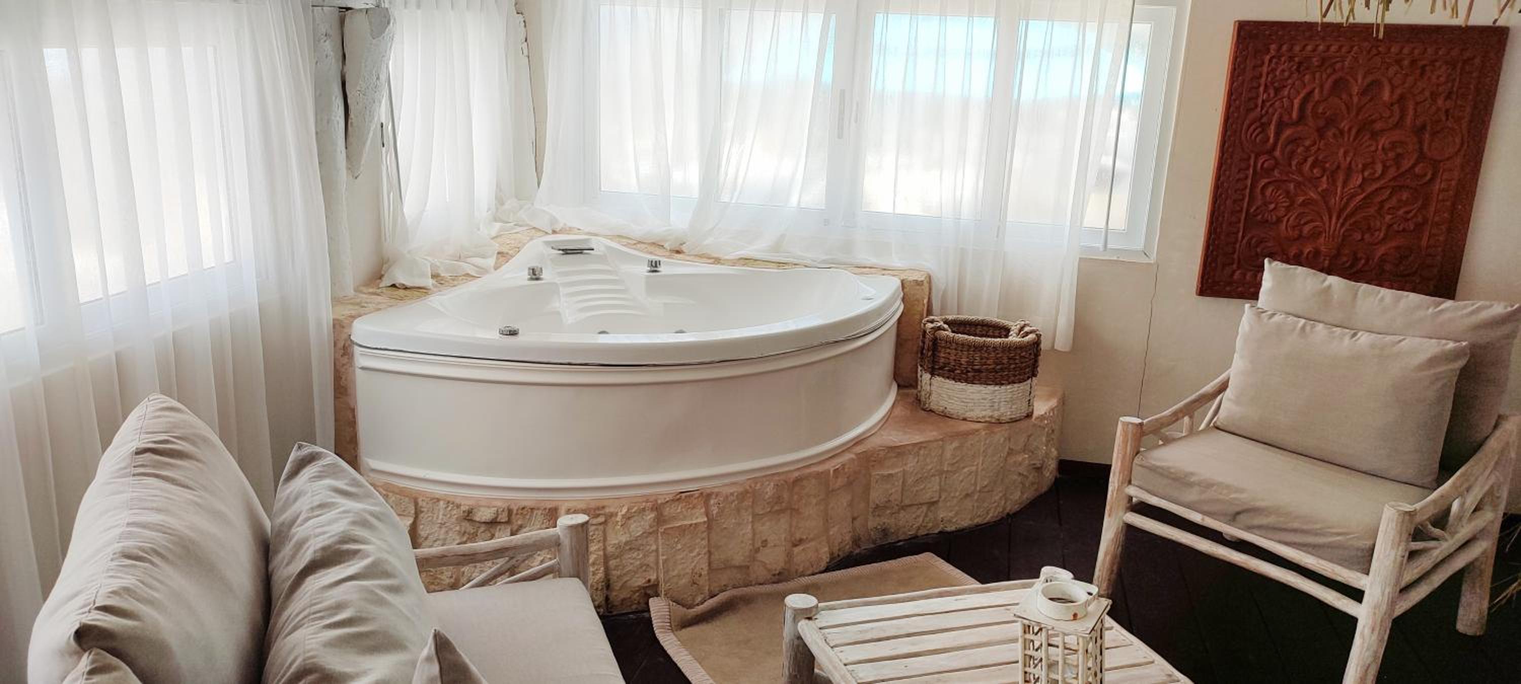Master Suite Honeymoon with Ocean Front - Photo 9