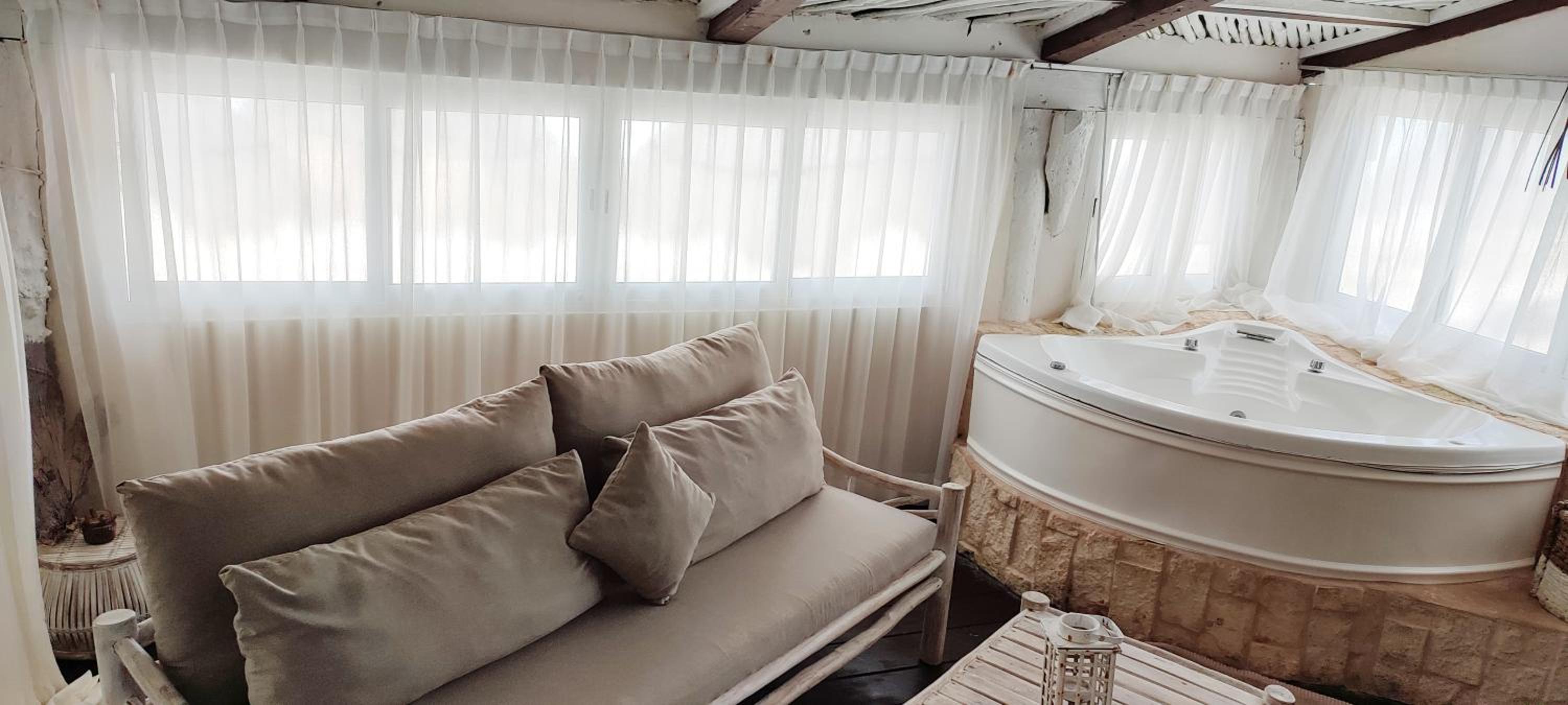 Master Suite Honeymoon with Ocean Front - Photo 8