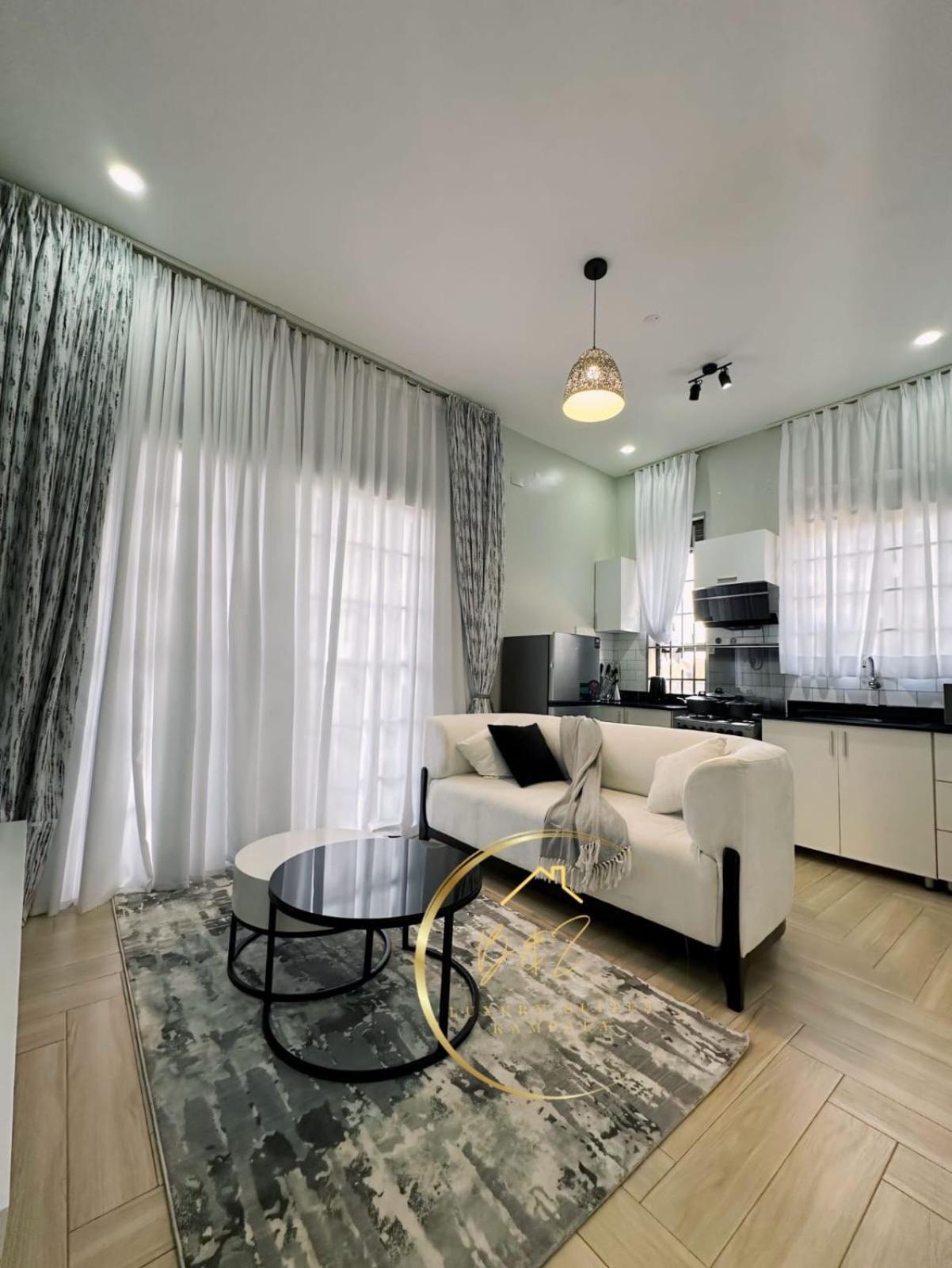 One-Bedroom Apartment photo 1