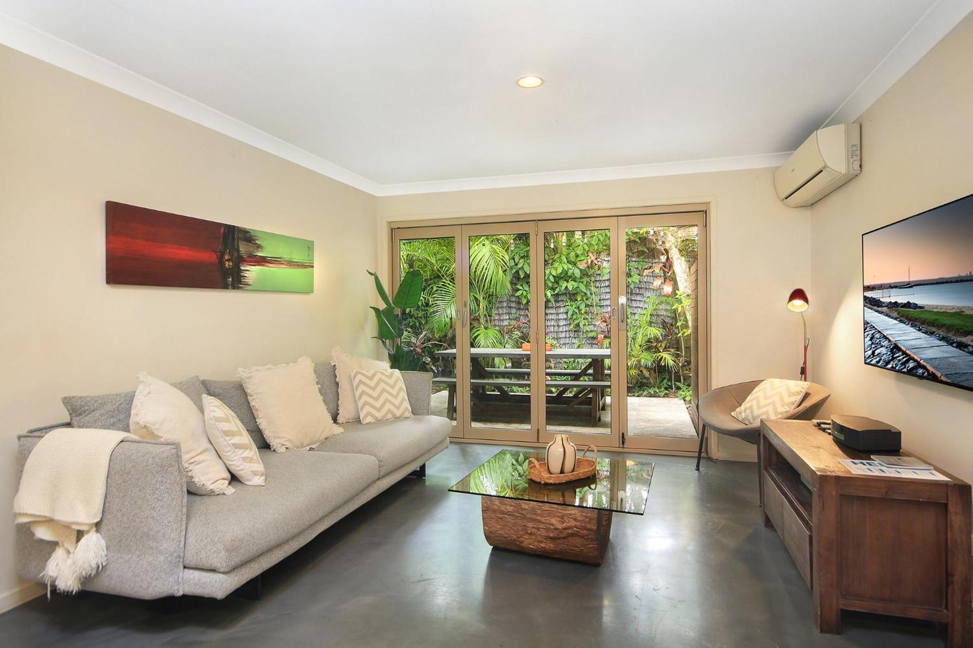 Two Bedroom Apartment with Courtyard