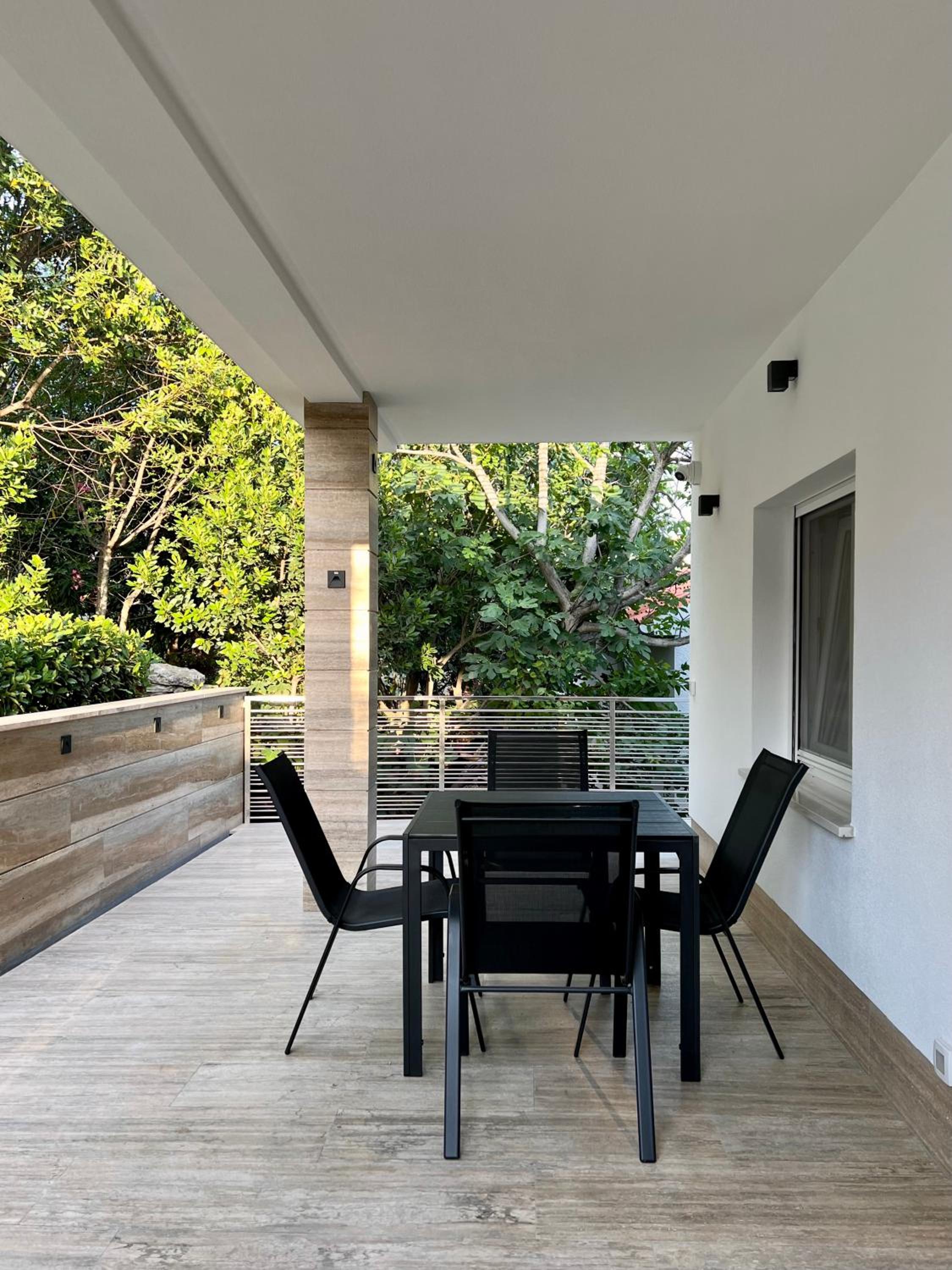 One-Bedroom Apartment with Sea View and Terrace photo 3
