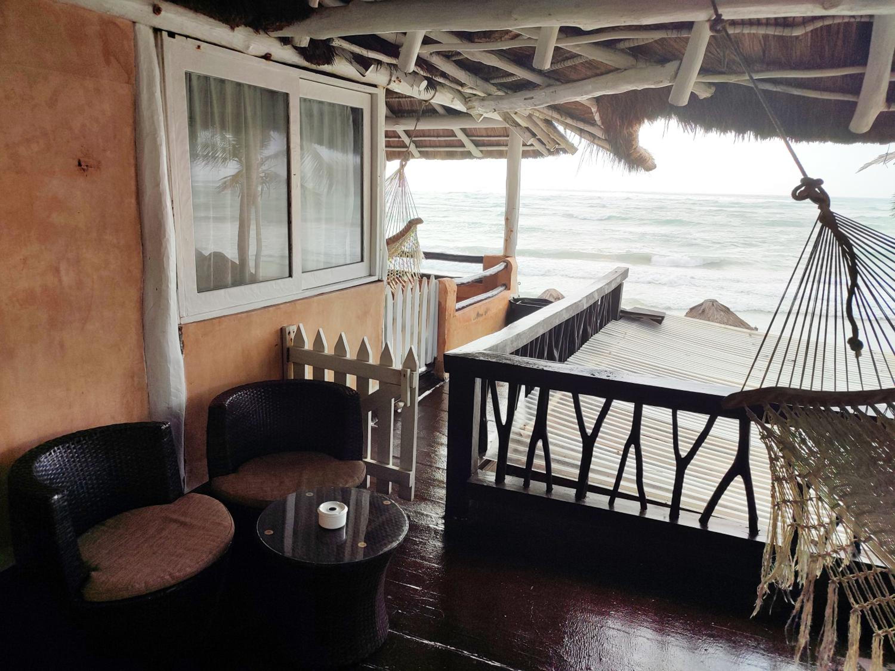 Deluxe Ocean Front - Upper Floor  - Photo 3