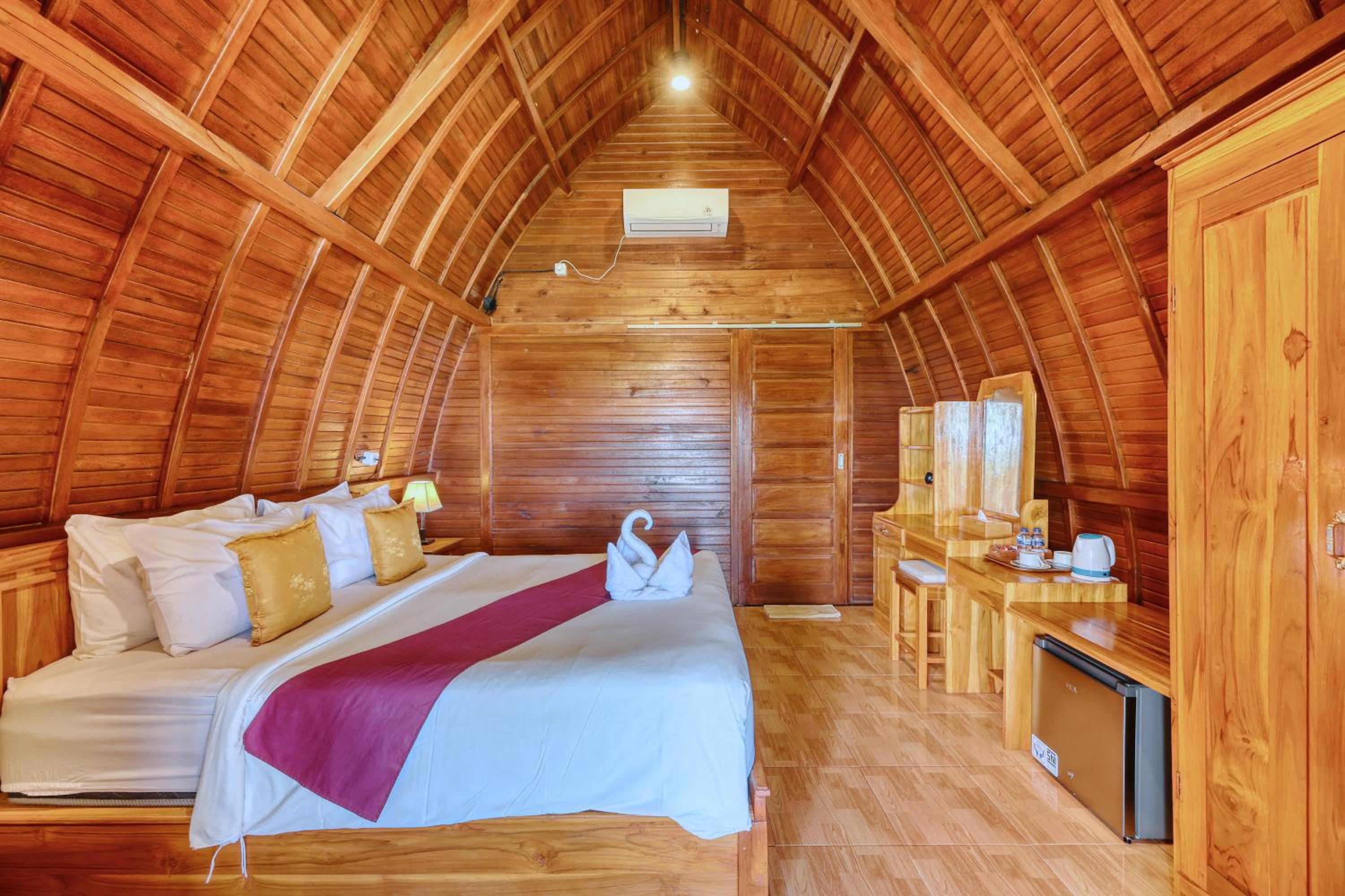 Deluxe Double Room with Sea View - Photo 3