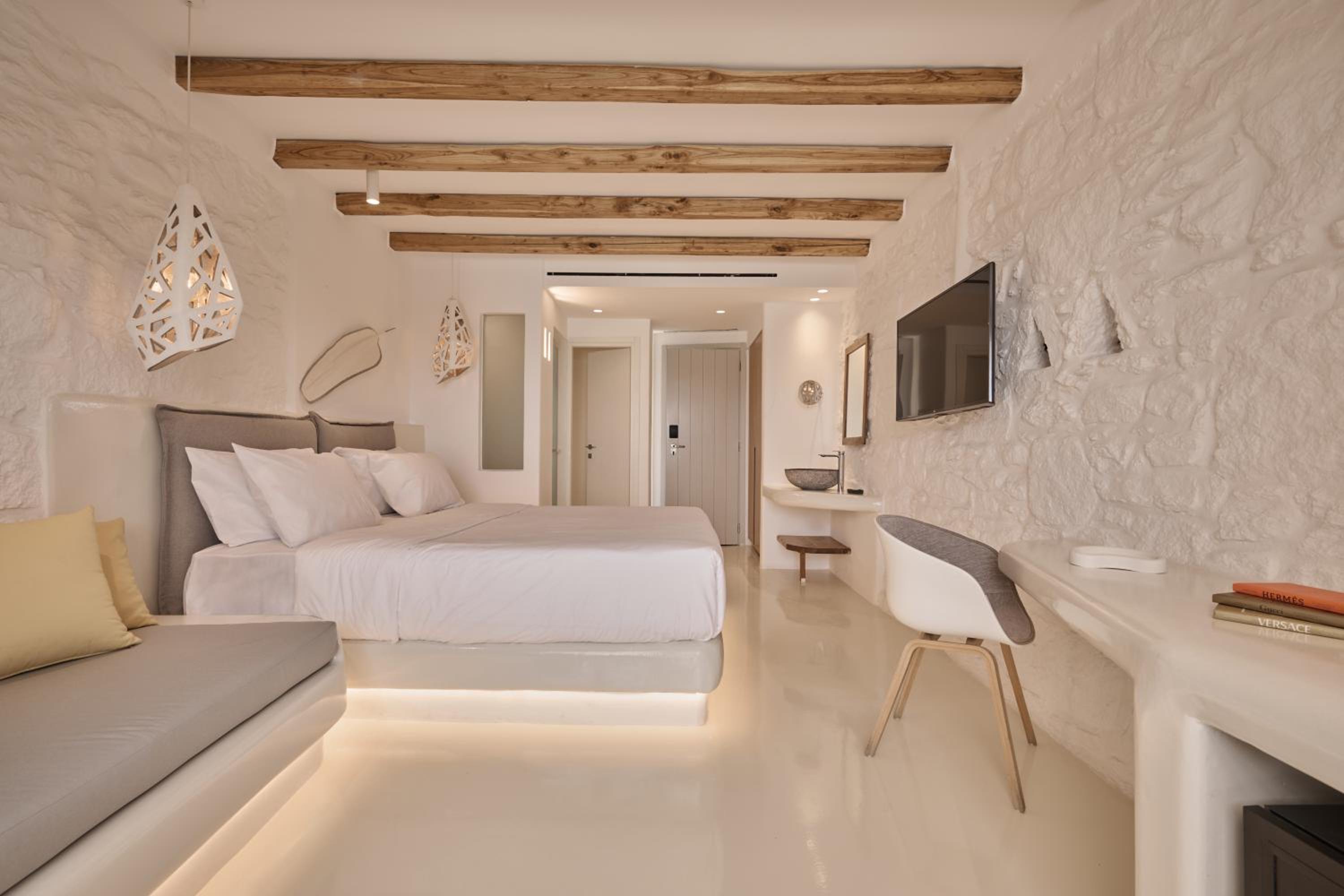 Junior Suite With Private Pool (Phoebus)