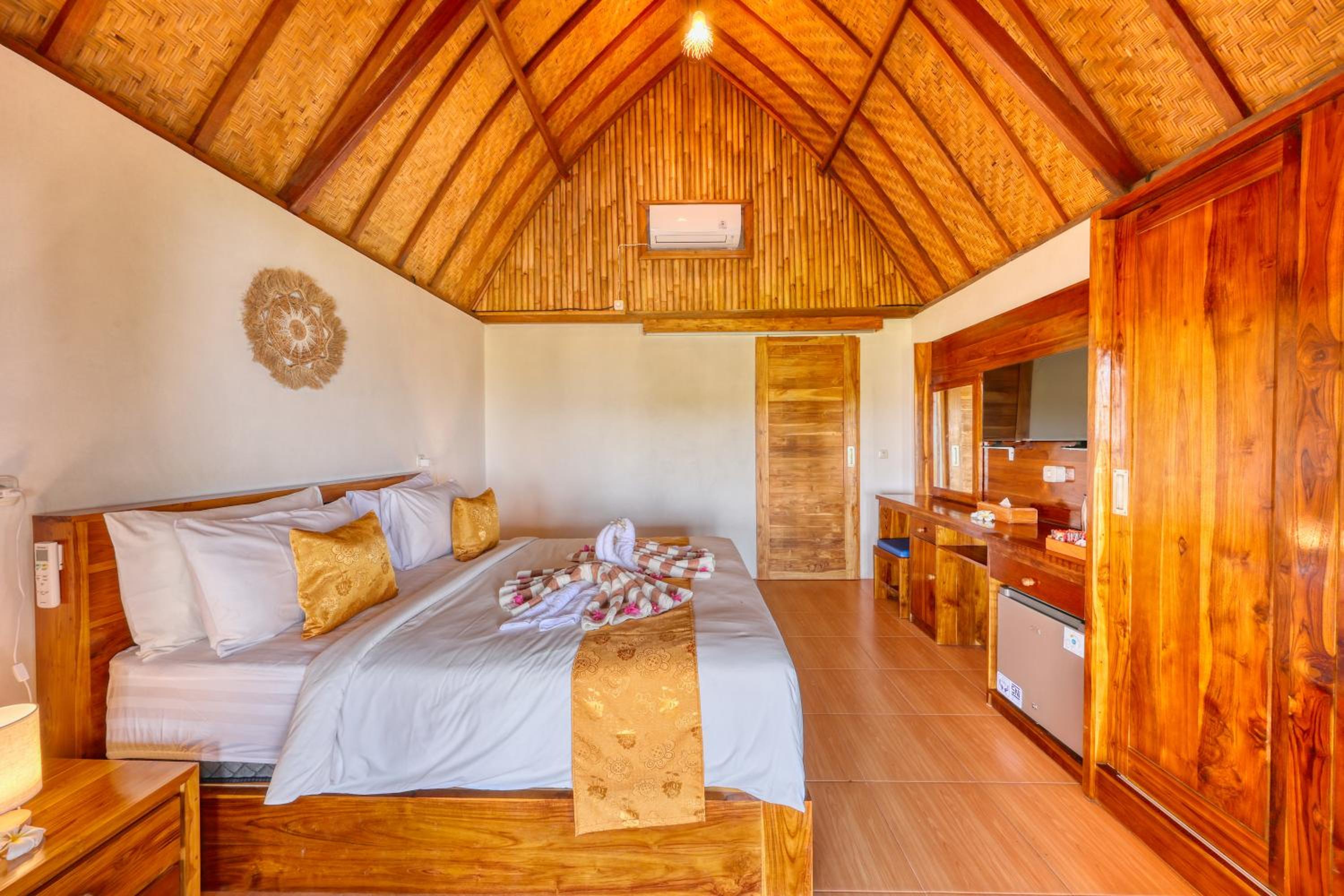 Deluxe Queen Room with Sea View - Photo 14