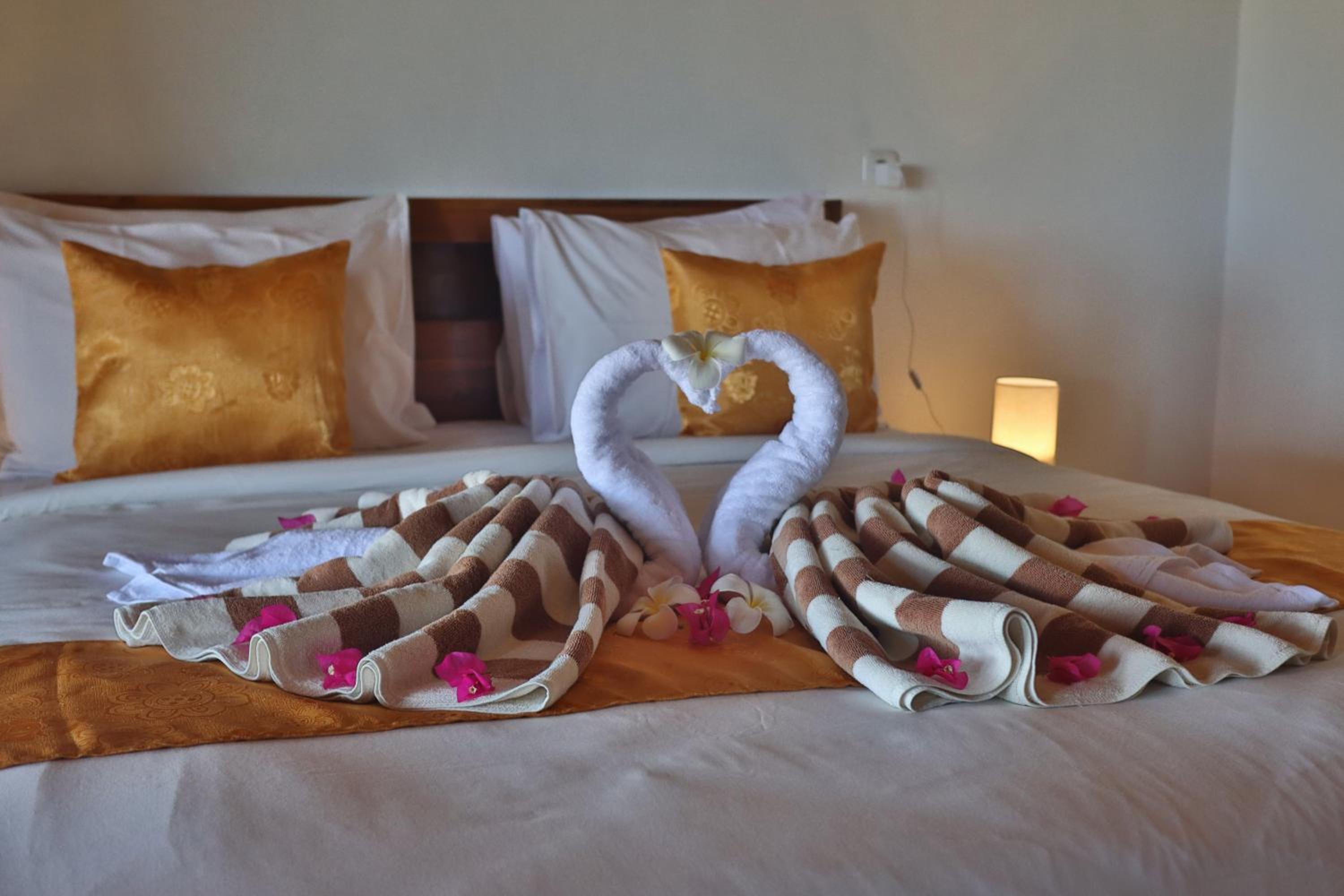 Deluxe Queen Room with Sea View - Photo 11