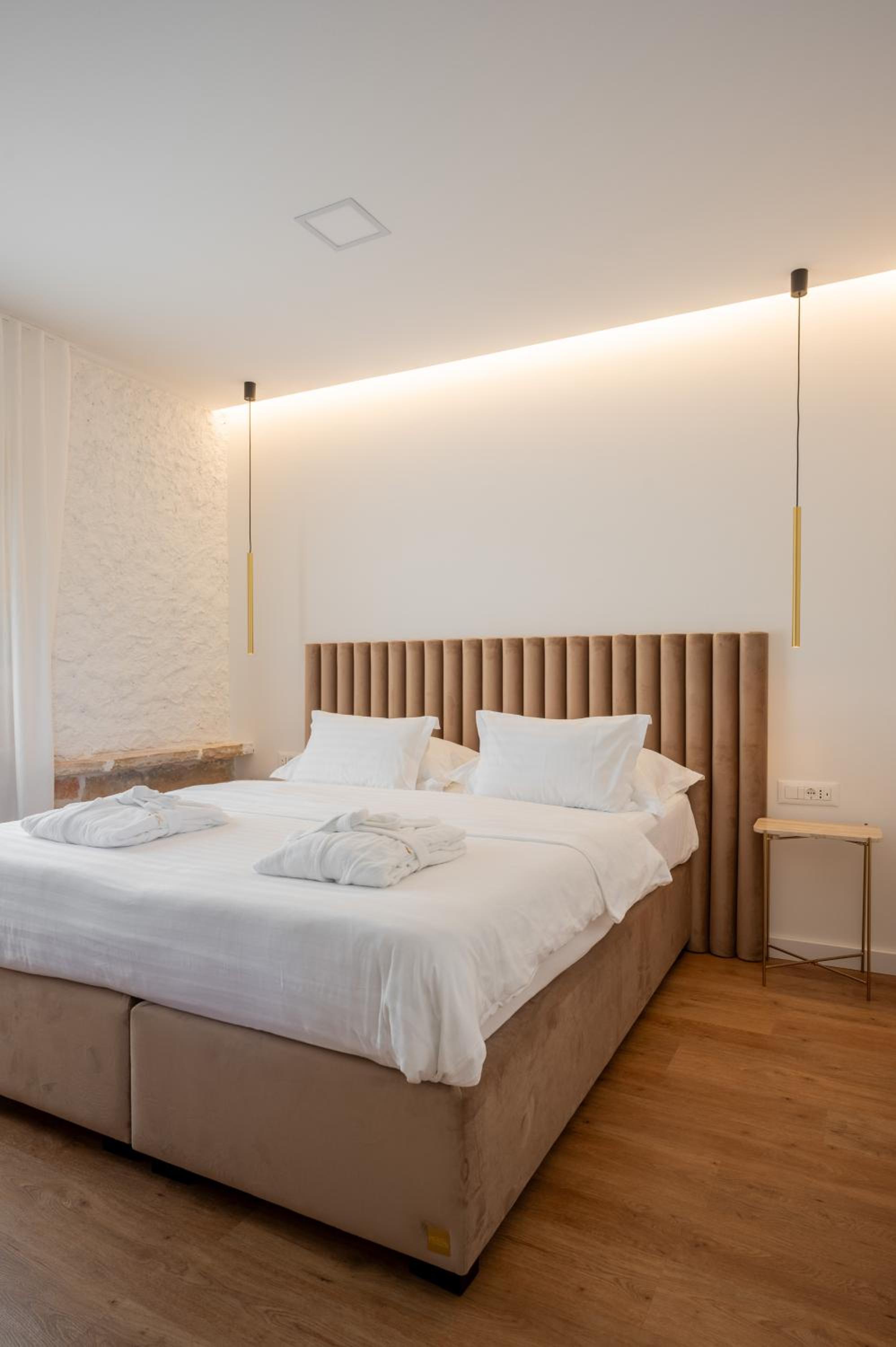 Standard Double Room - Photo 6