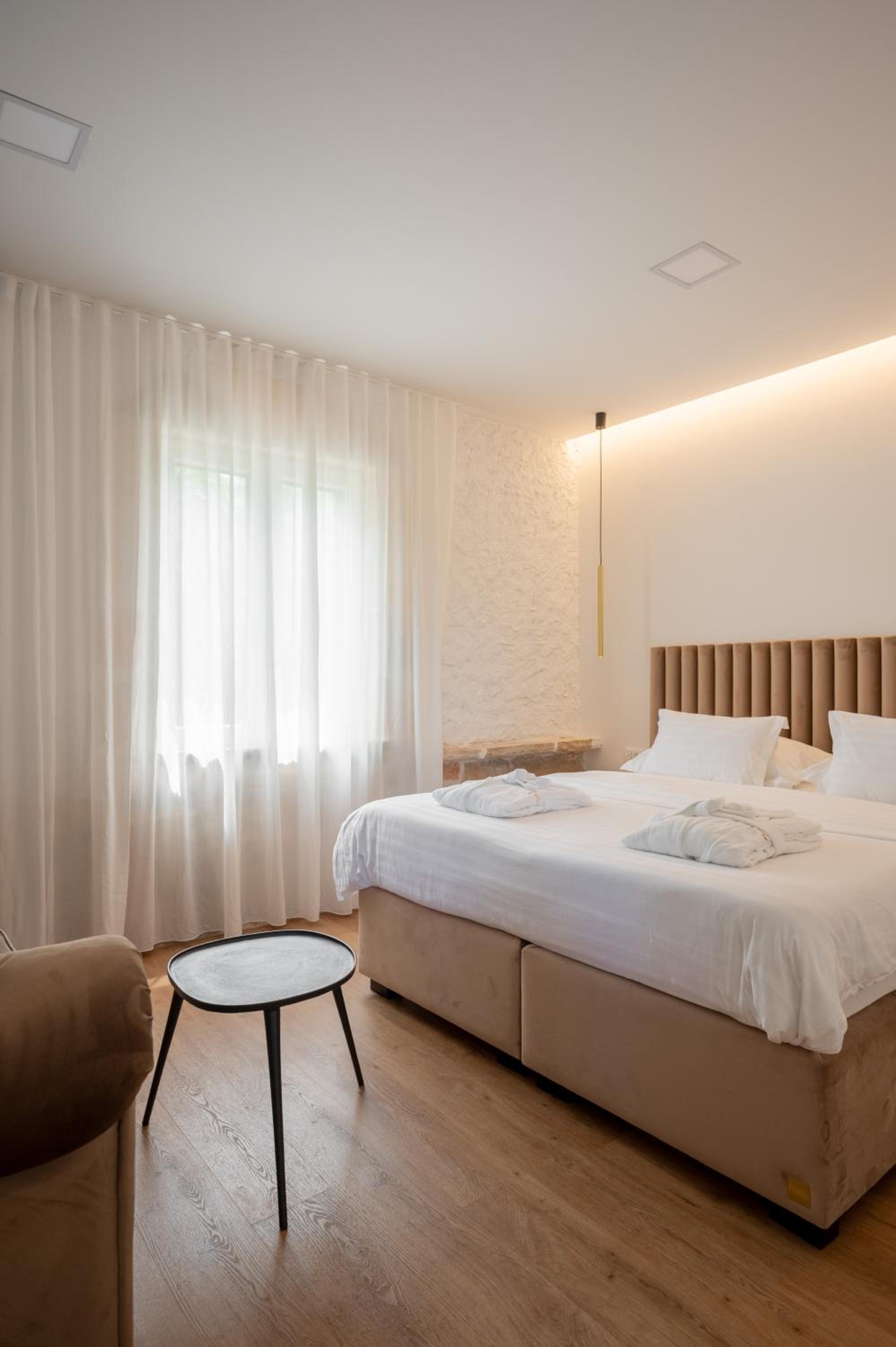 Standard Double Room - Photo 3