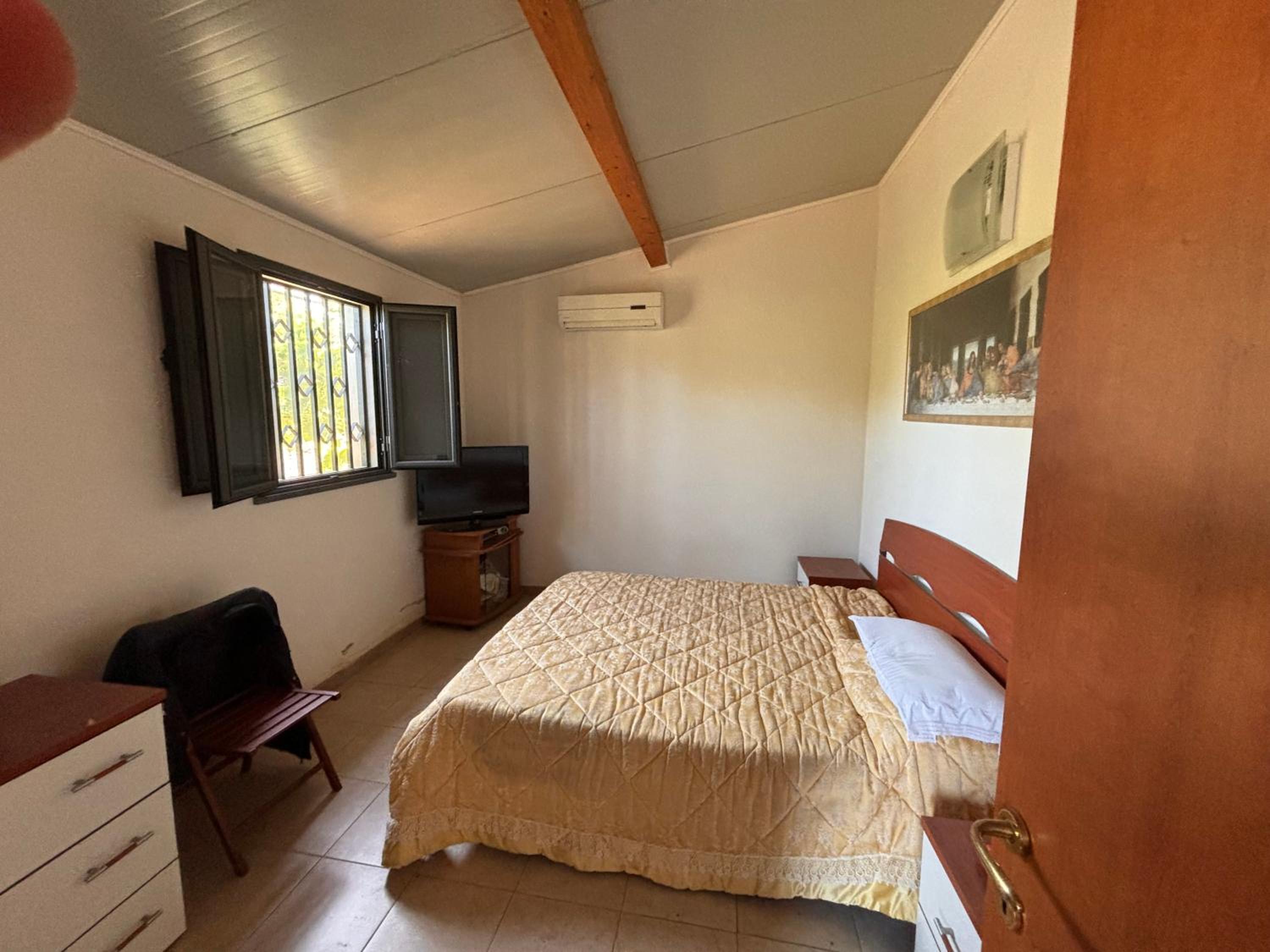 One-Bedroom House photo 1