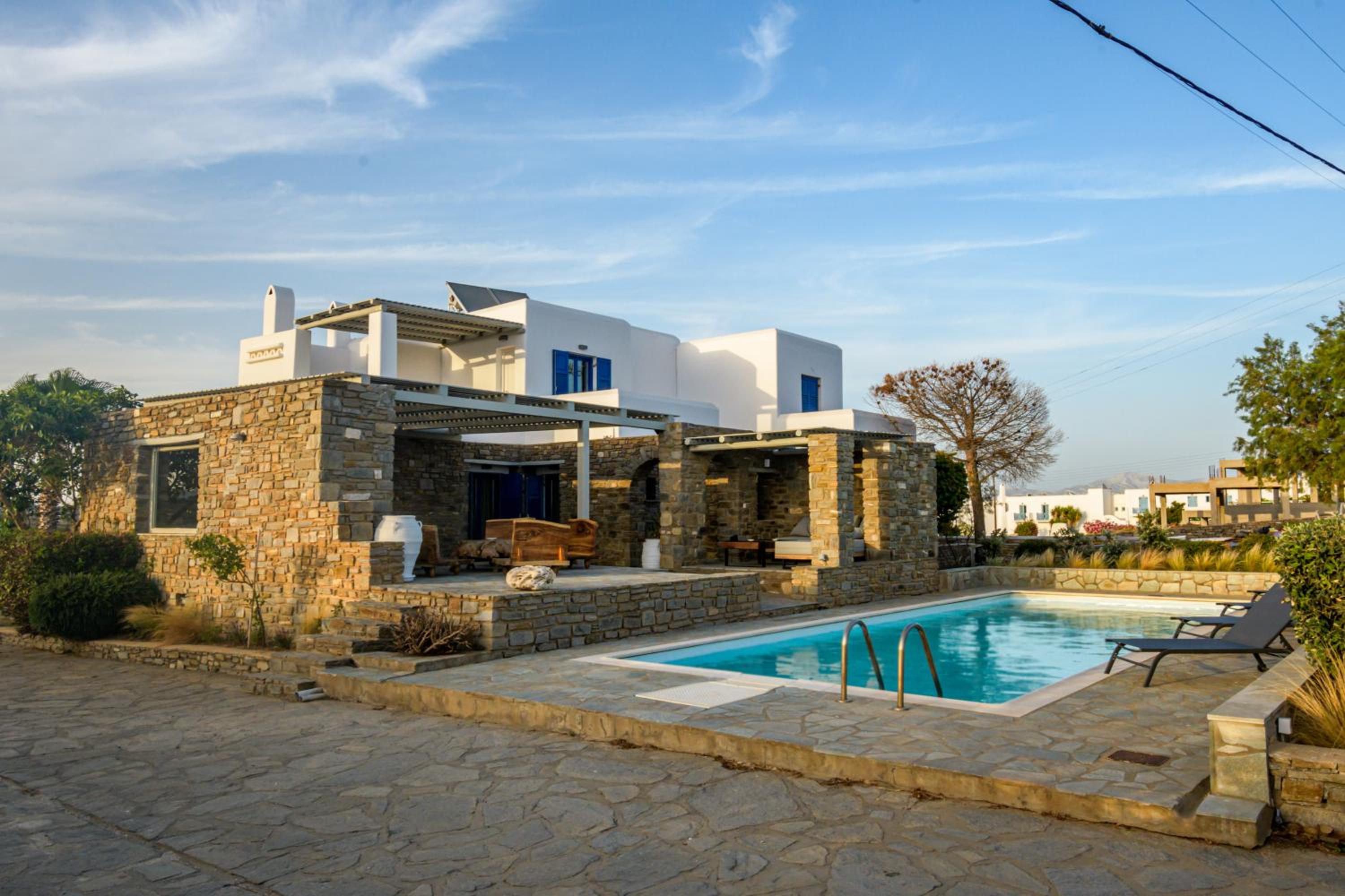 Villa photo 2