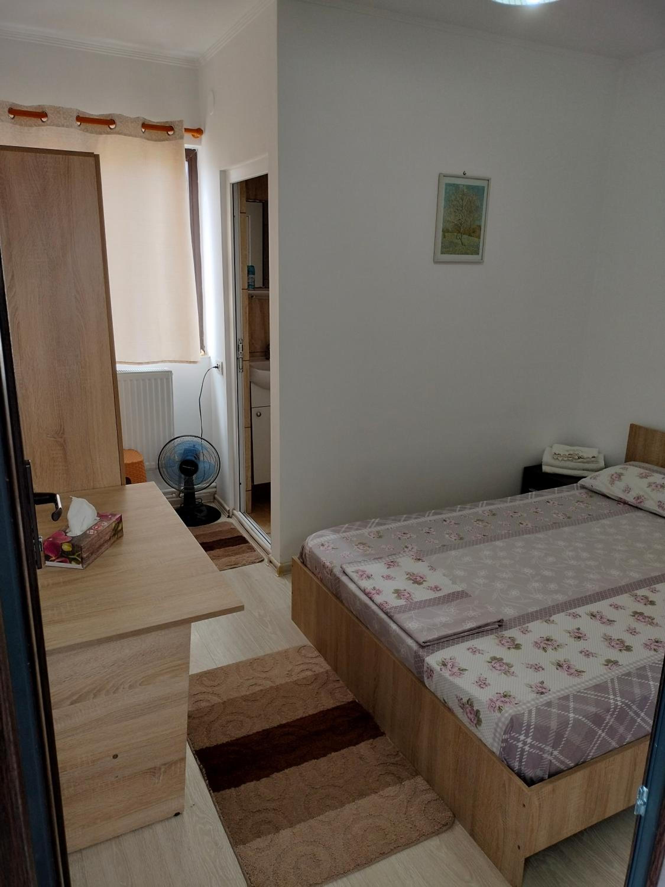 Single Room with Bathroom photo 2