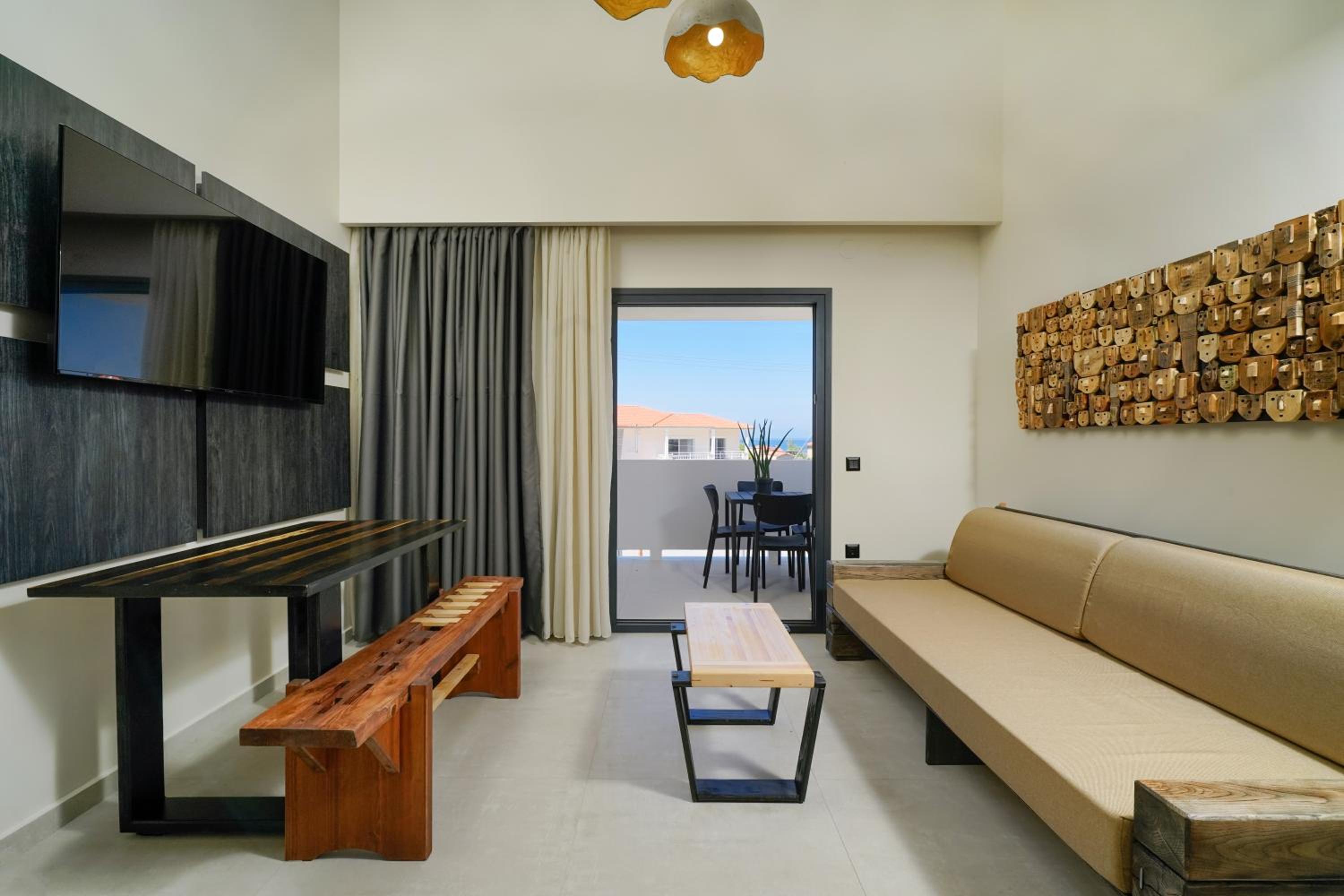 Deluxe King Suite photo 2