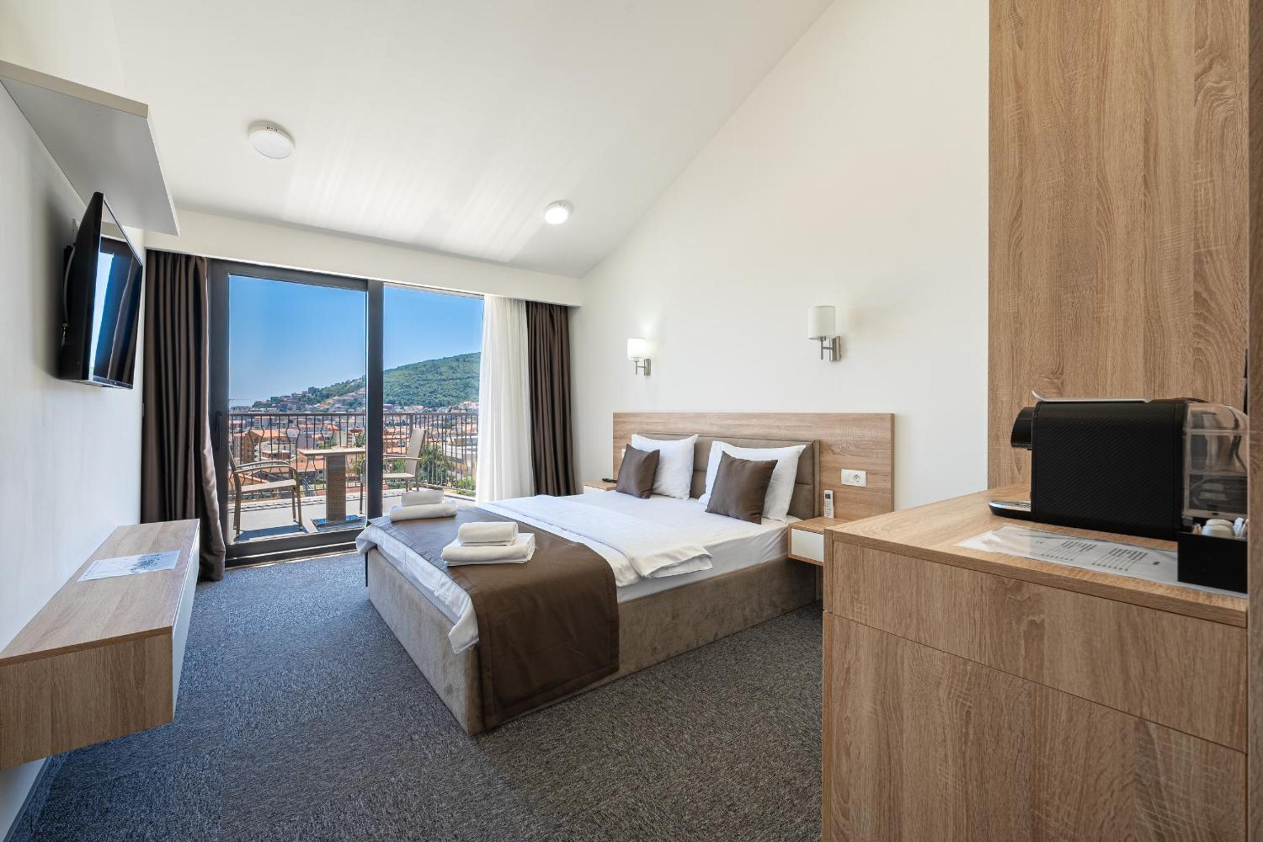 Deluxe Double Room with Balcony and Sea View photo 1