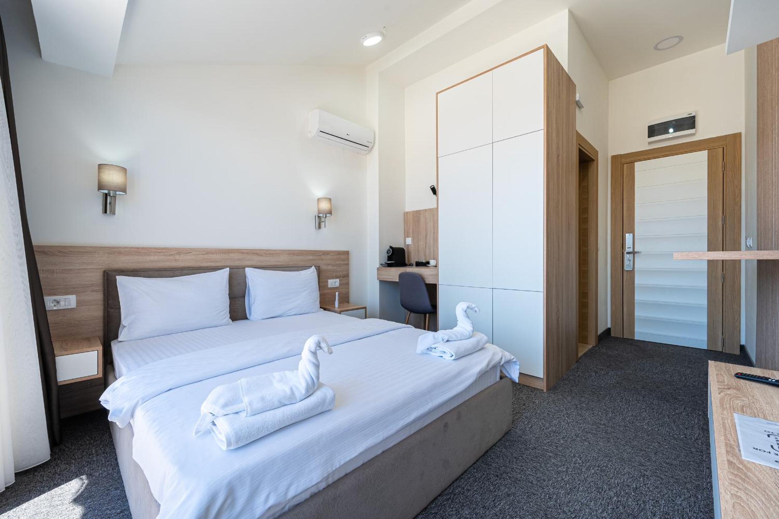 Deluxe Double Room with Balcony and Sea View photo 3