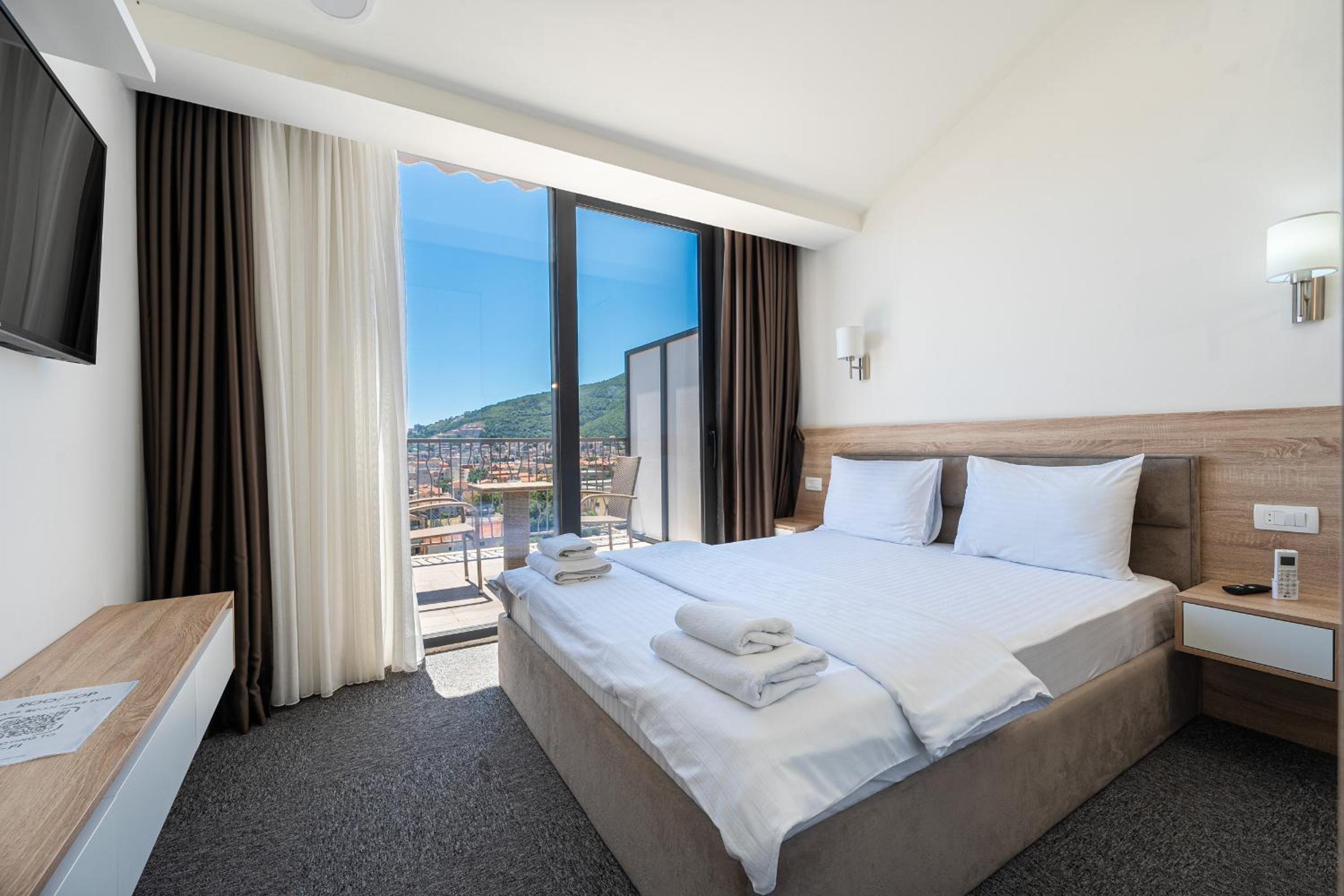 Deluxe Double Room with Balcony and Sea View photo 1