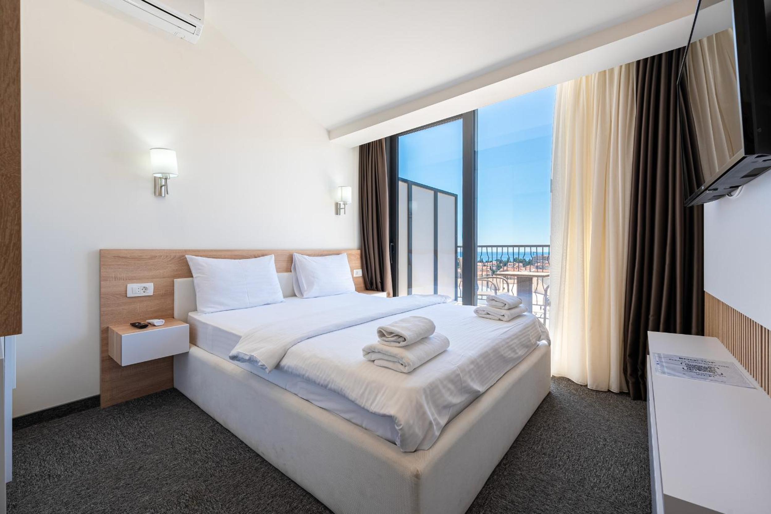 Deluxe Double Room with Balcony and Sea View photo 1