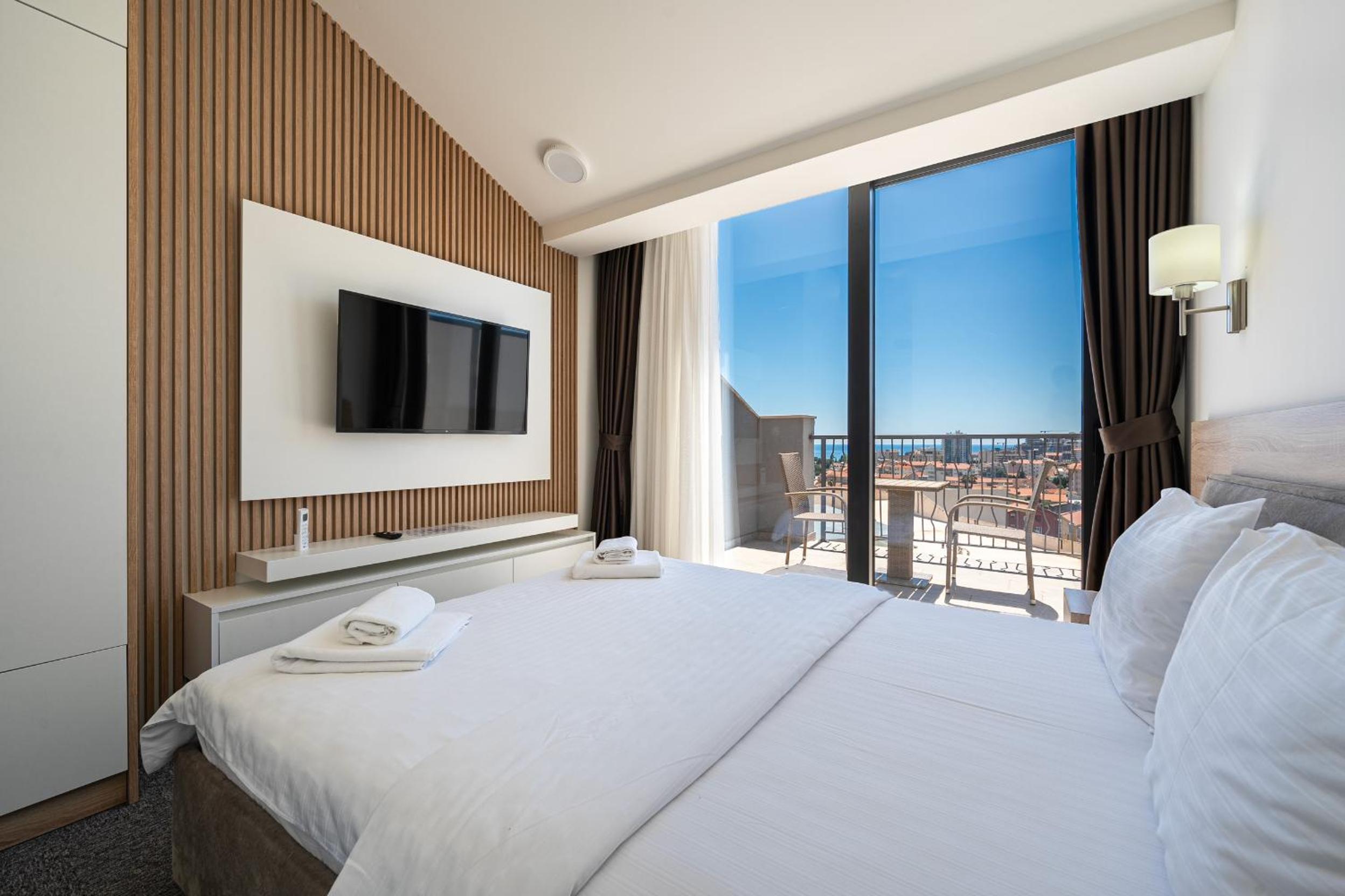 Deluxe Double Room with Balcony and Sea View photo 3