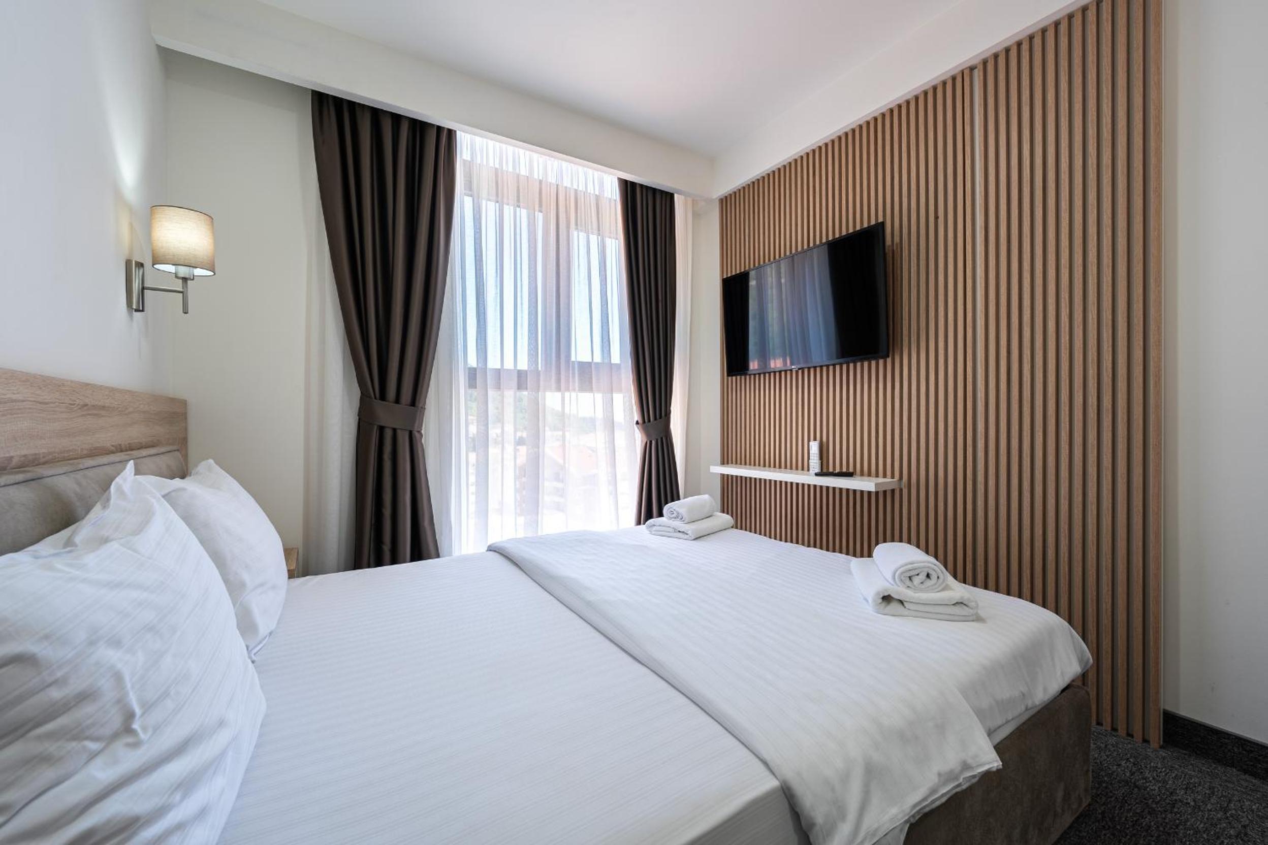 Double Room - Photo 1