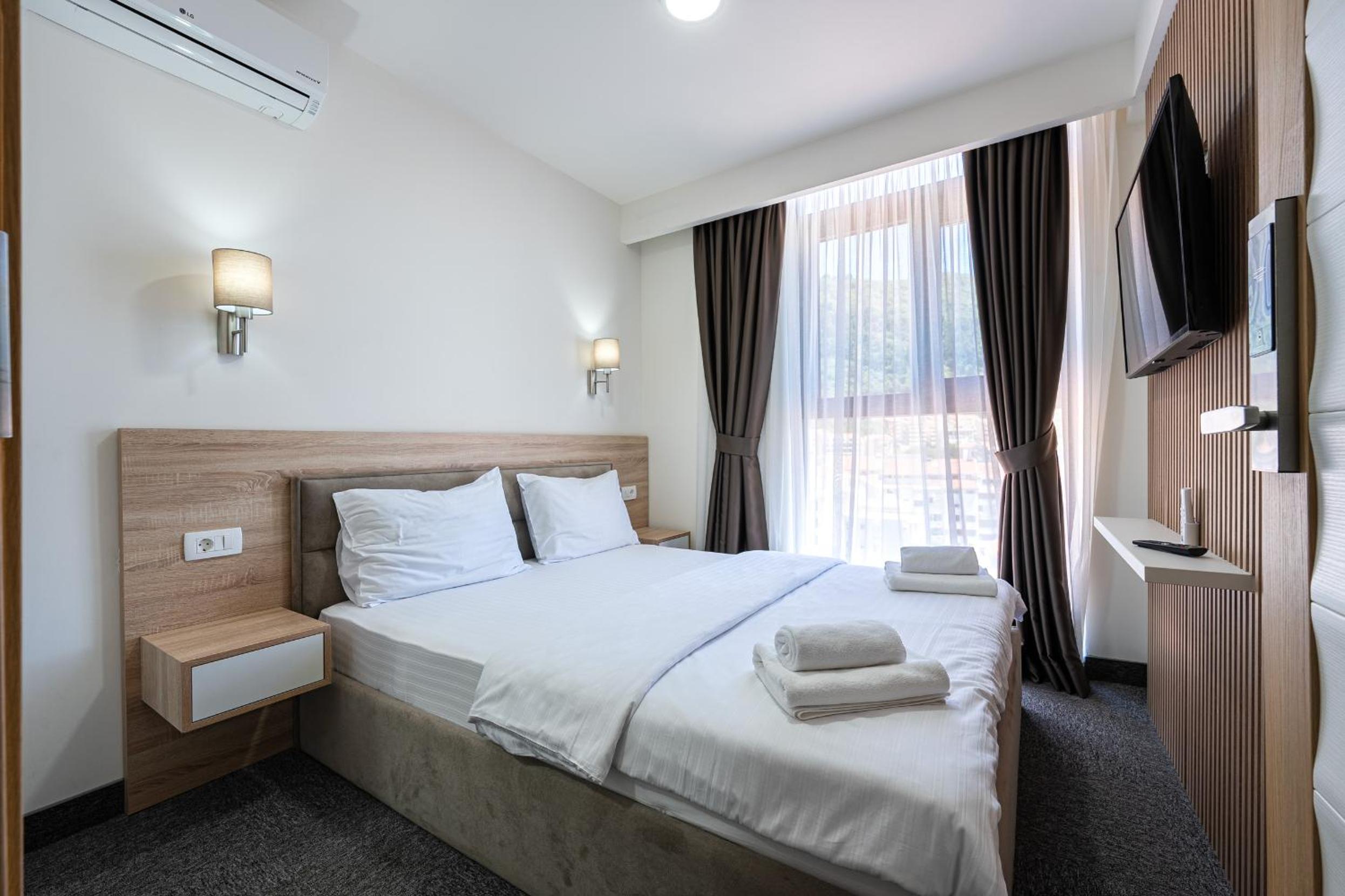 Double Room - Photo 2