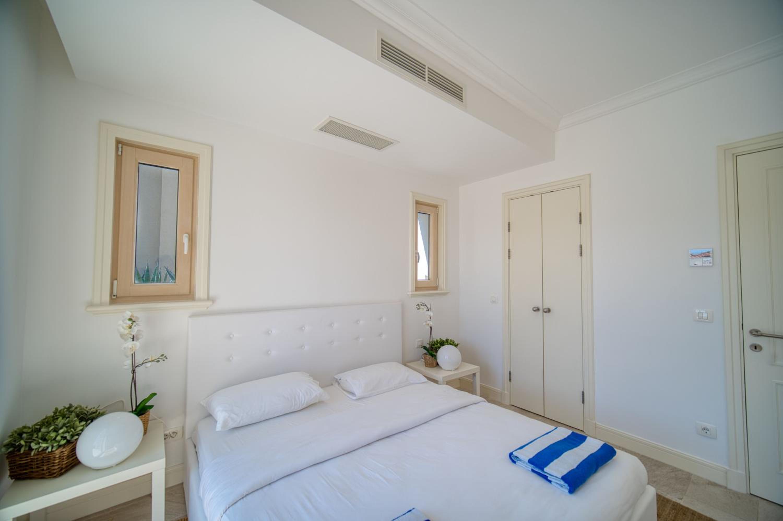 One-Bedroom Apartment with Sea View