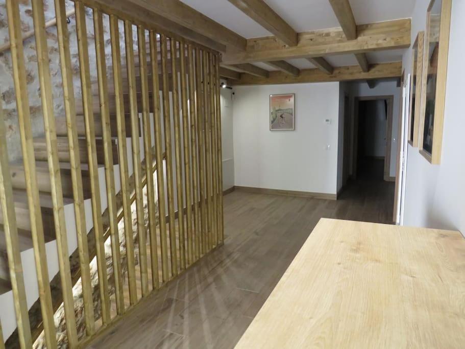 Six-Bedroom House photo 3
