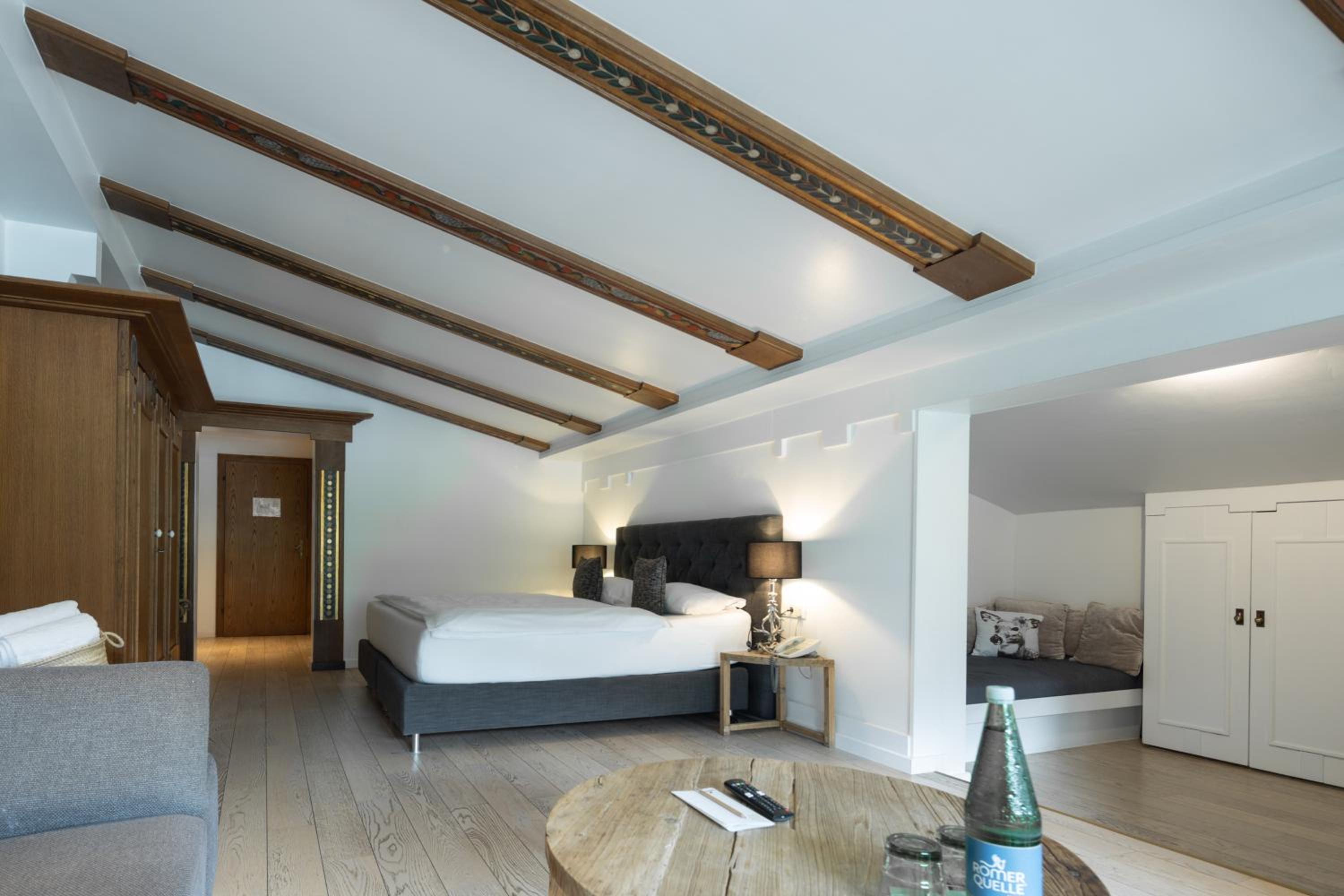 Hahnenkamm Double Room with Balcony - Photo 6