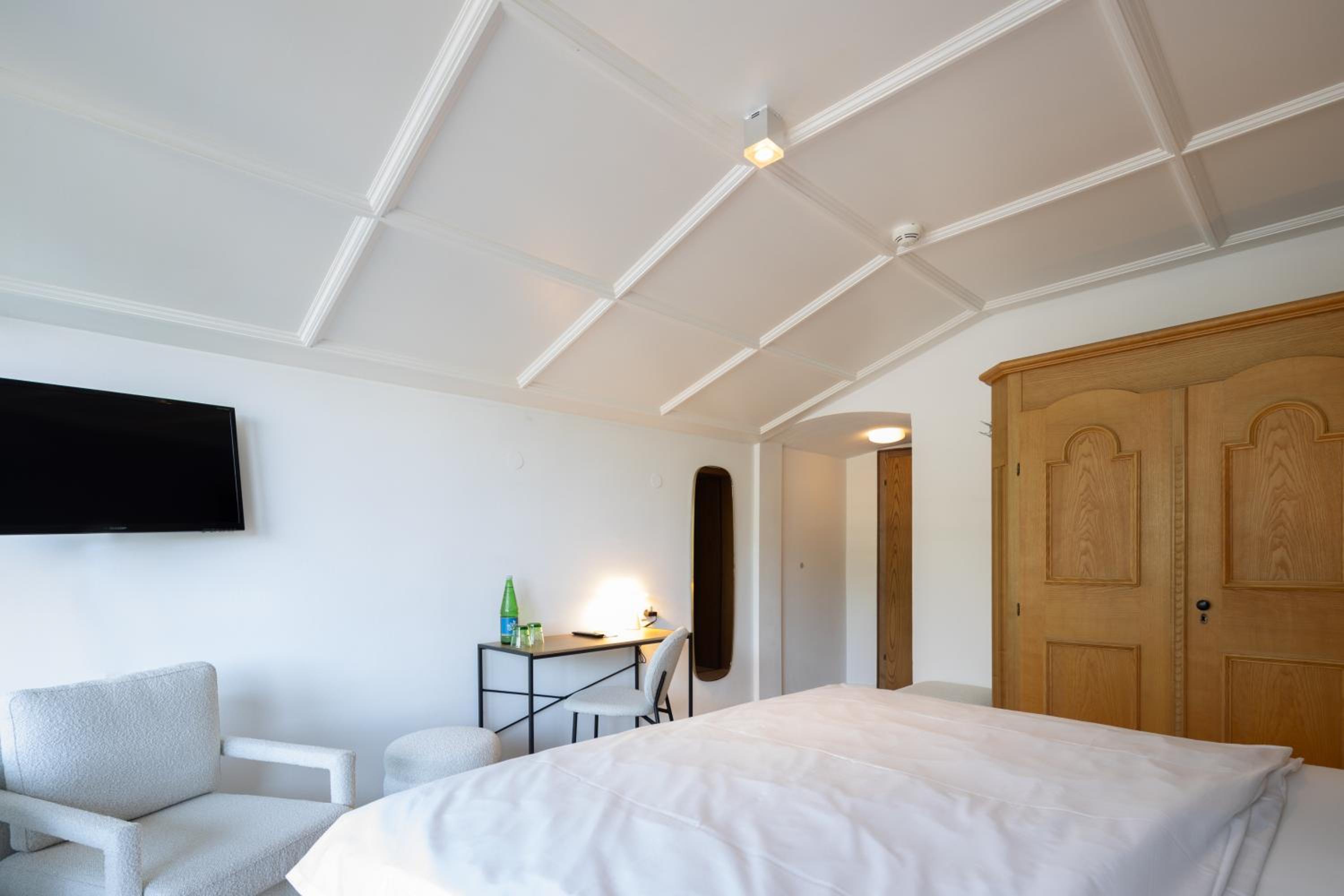 Double Room with Balcony - Photo 3