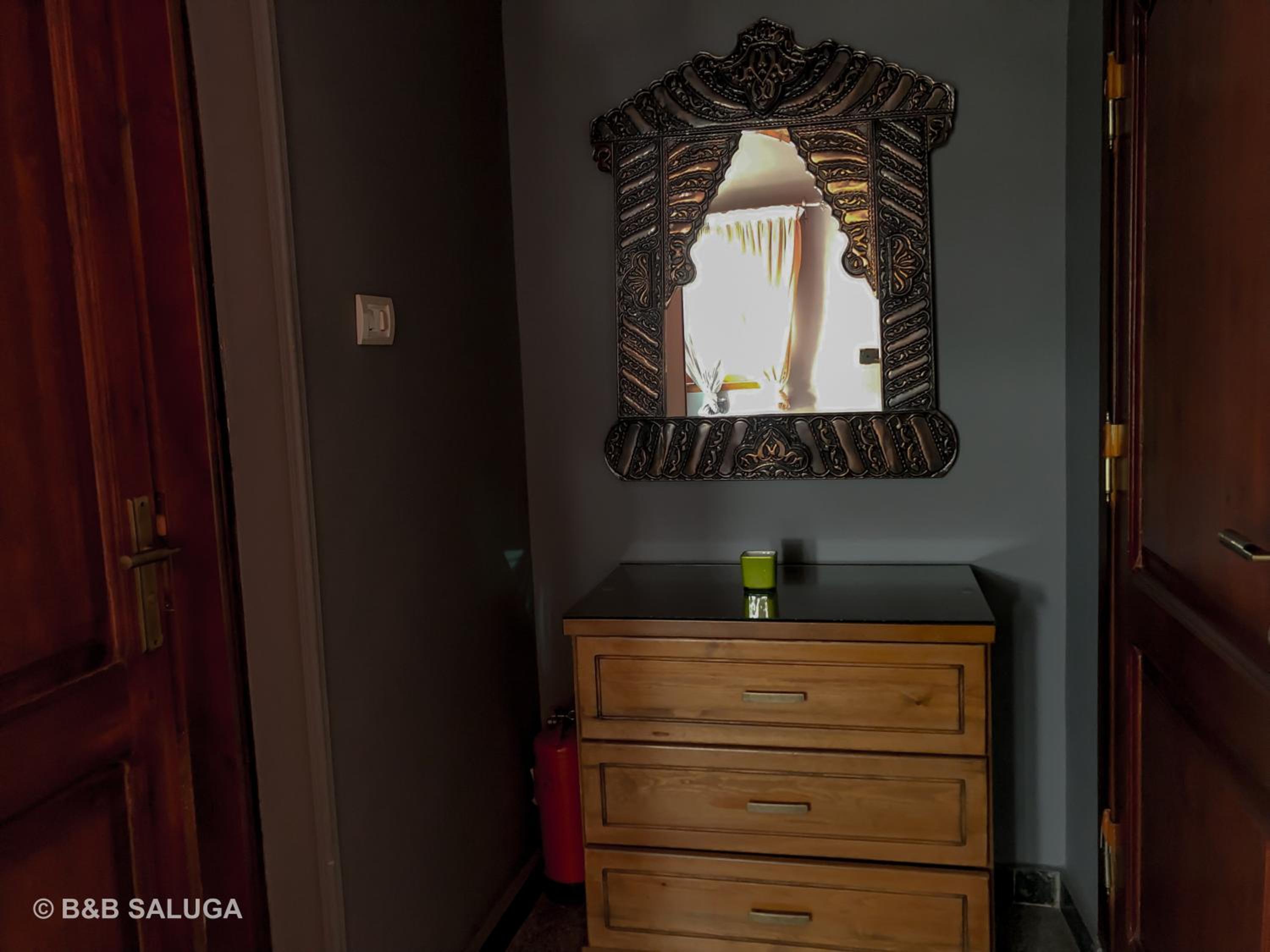 Twin Room with Private Bathroom photo 2