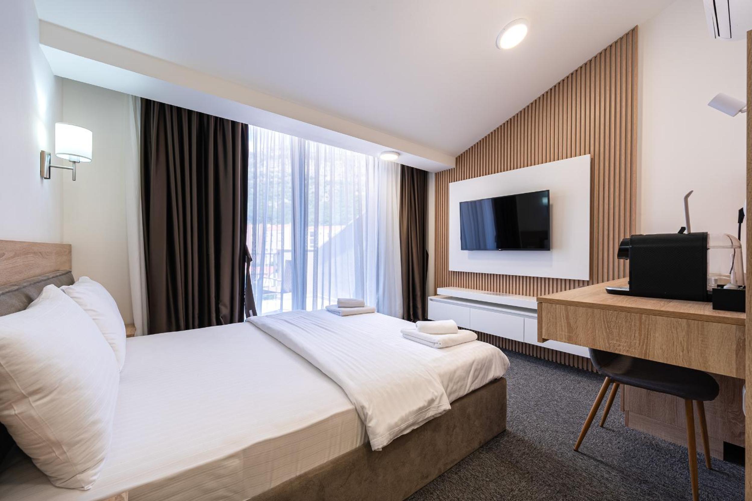 Deluxe Queen Room - Photo 3