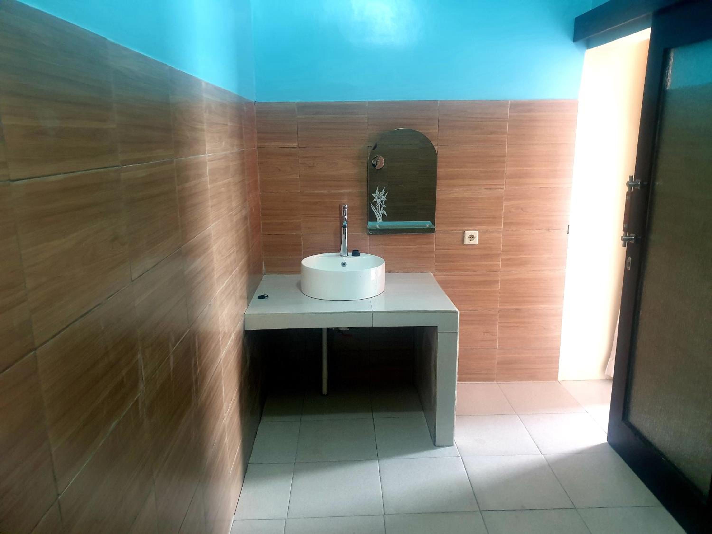 Deluxe Double Room with Side Sea View photo 3