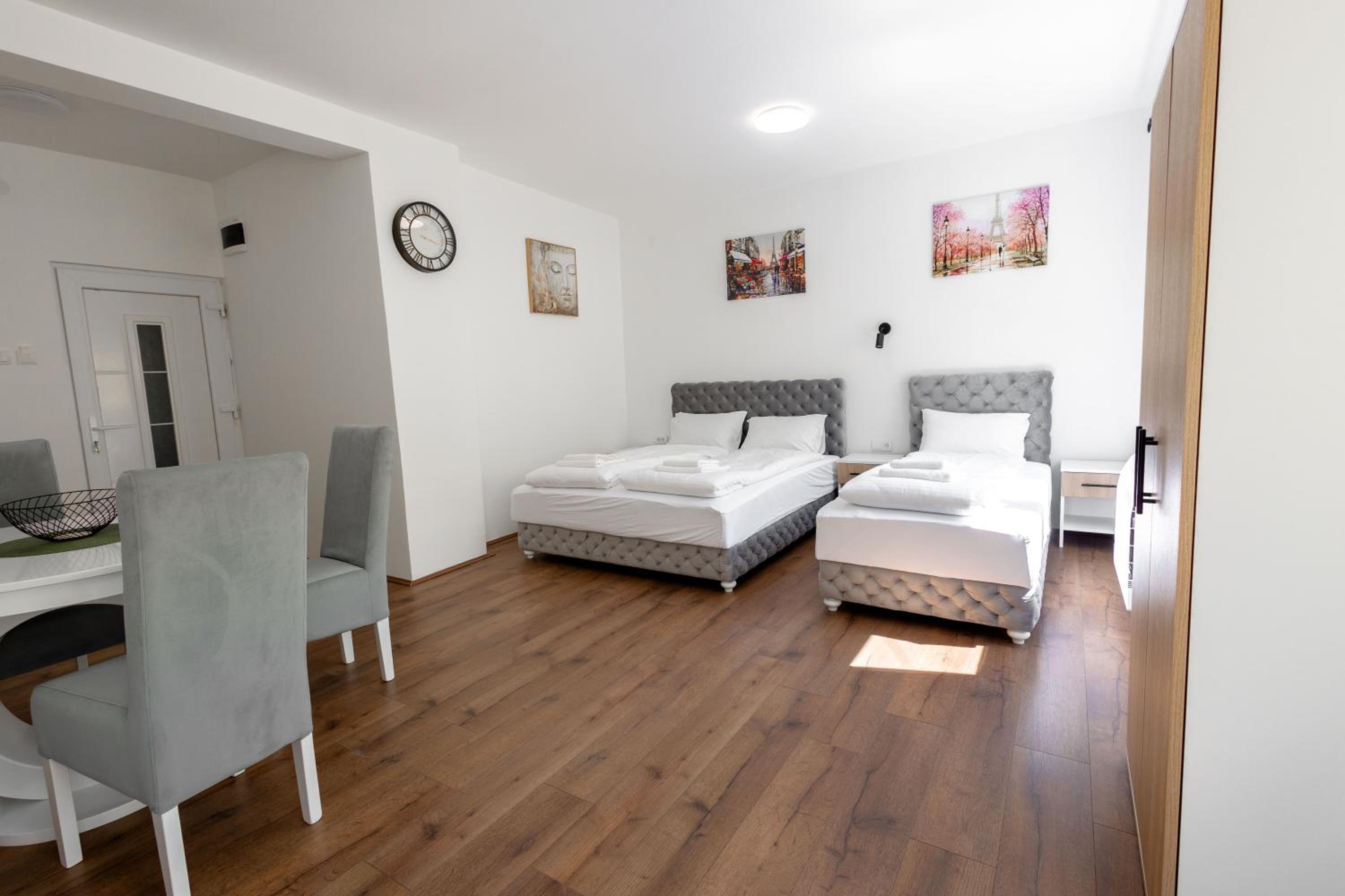 One-Bedroom Apartment photo 2