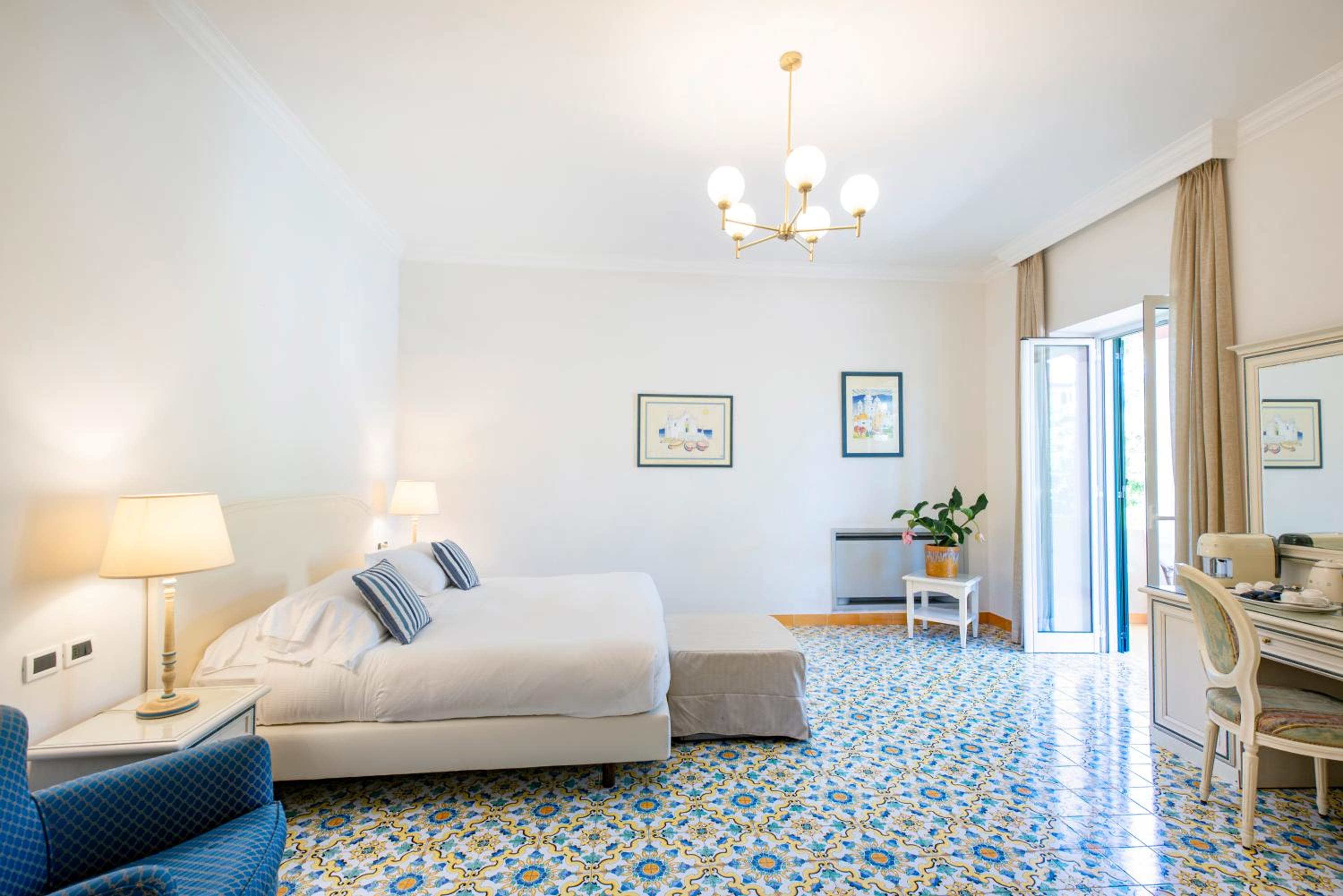 Deluxe Double or Twin Room - Photo 9