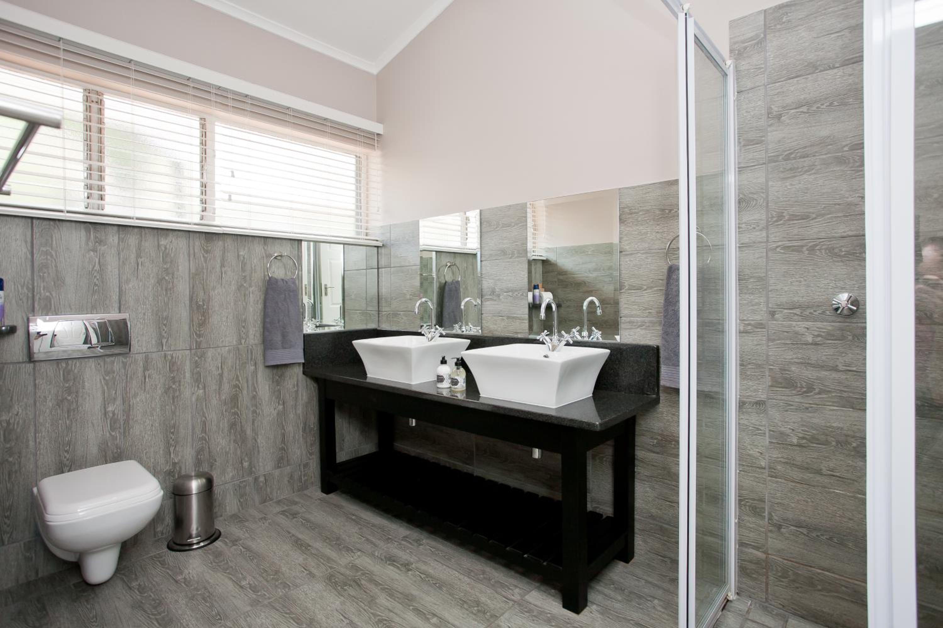 Twin Room - Photo 9