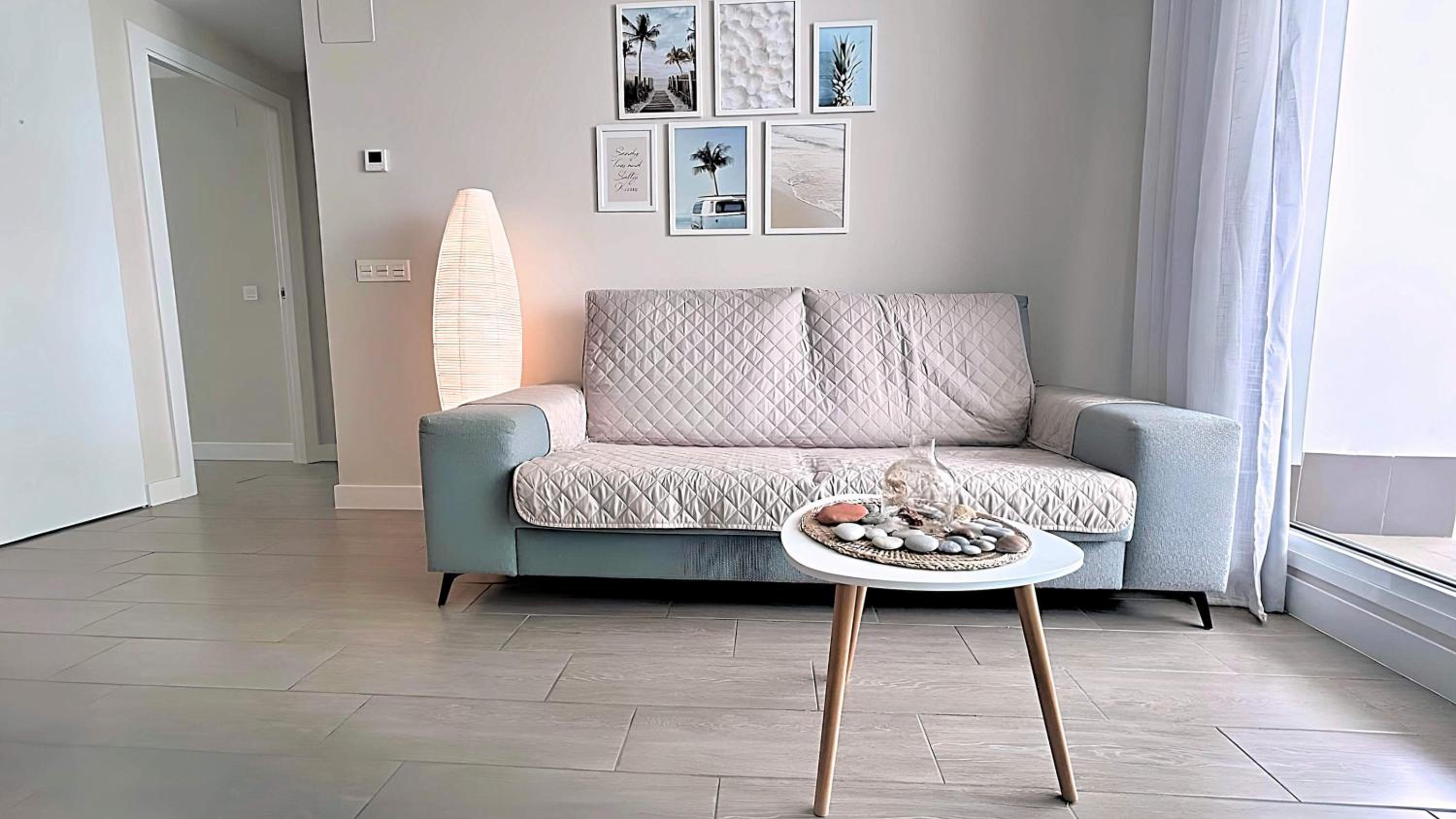 Apartamento de dos habitaciones con terraza y vista al mar
