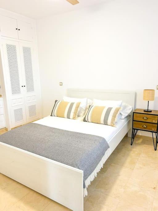Apartamento de Dos Habitaciones con Terraza