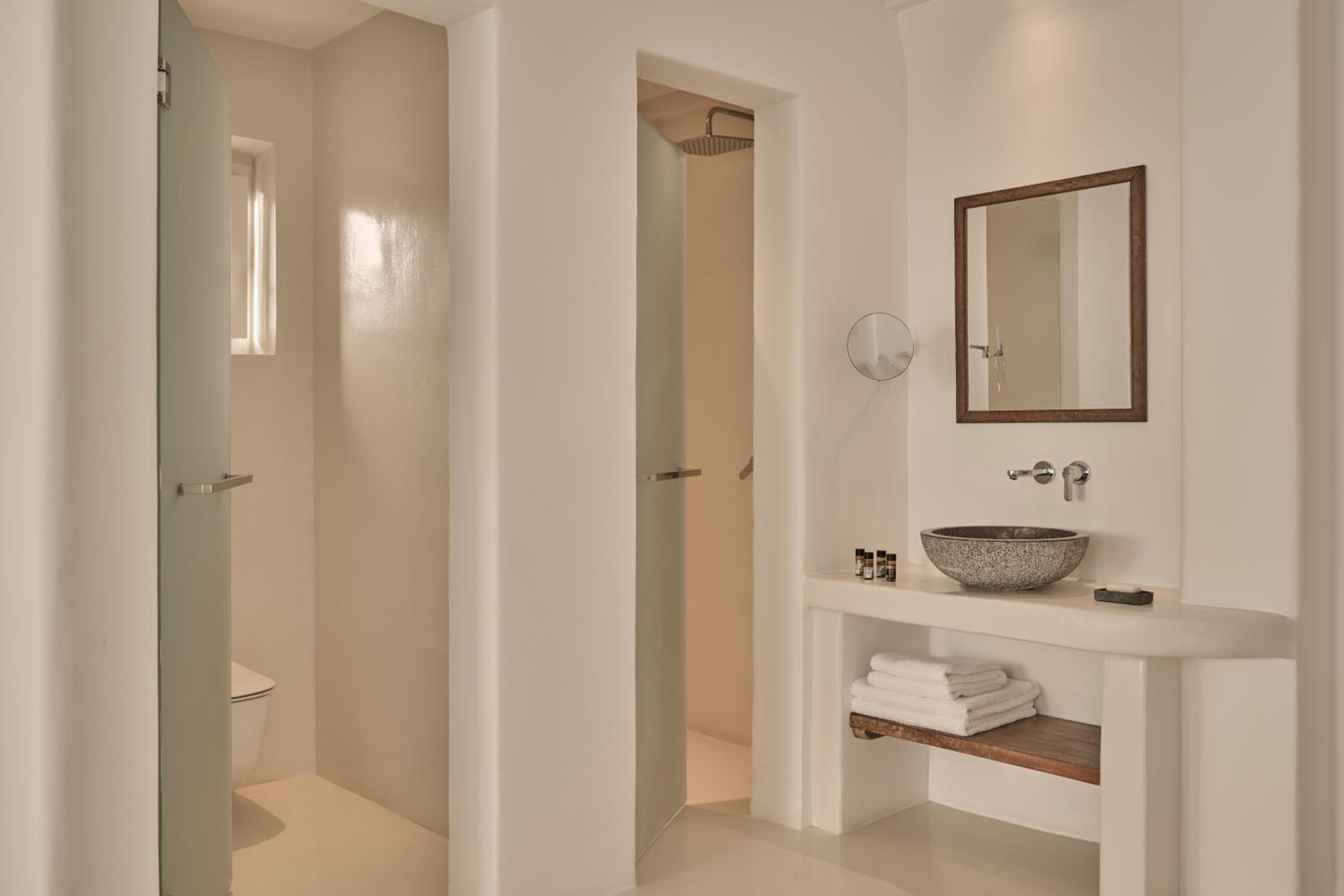 Superior King Suite (Geranos) photo 3