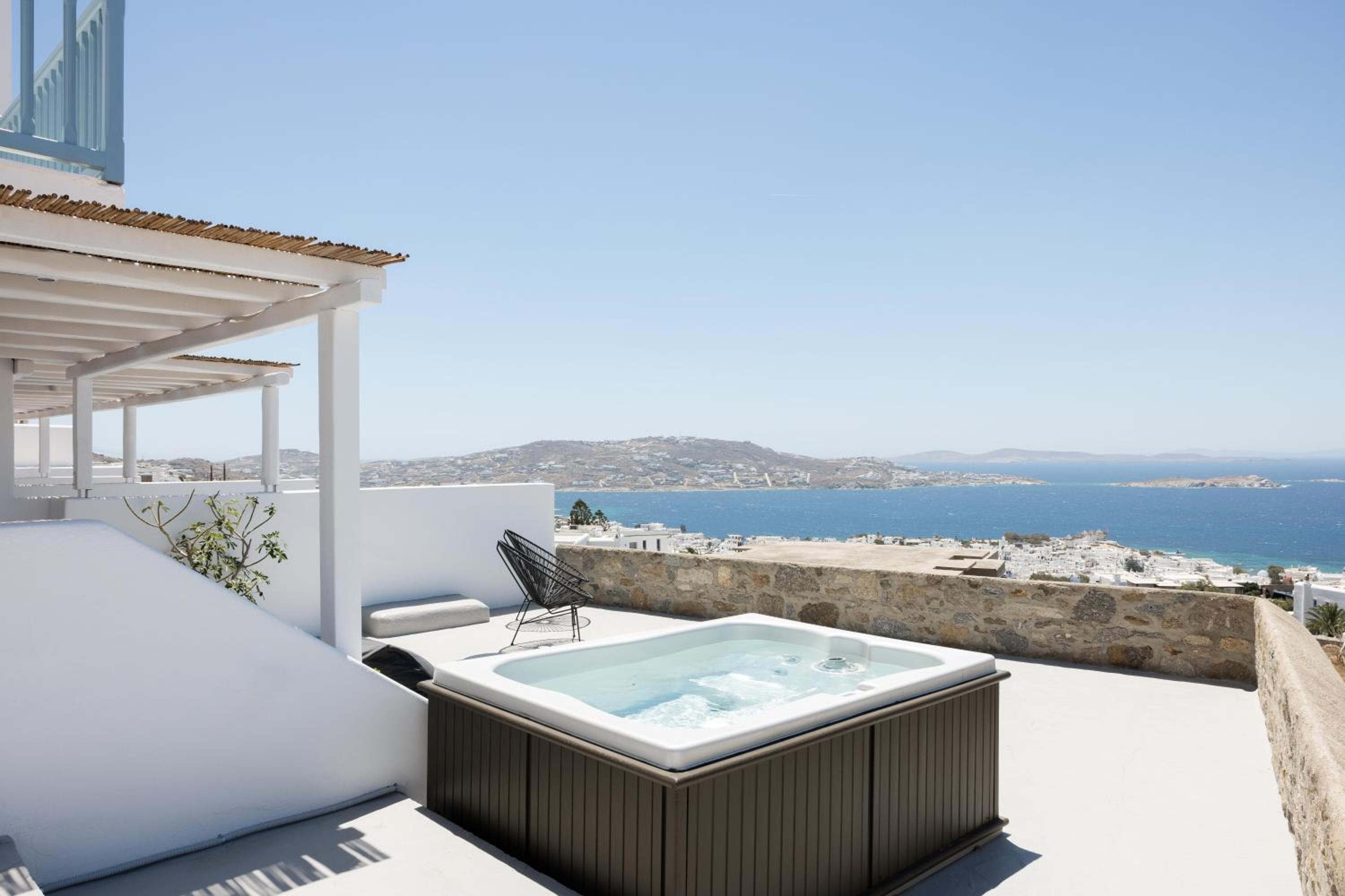 Superior Suite Sea & Sunset View with outdoor Hot Tub photo 3