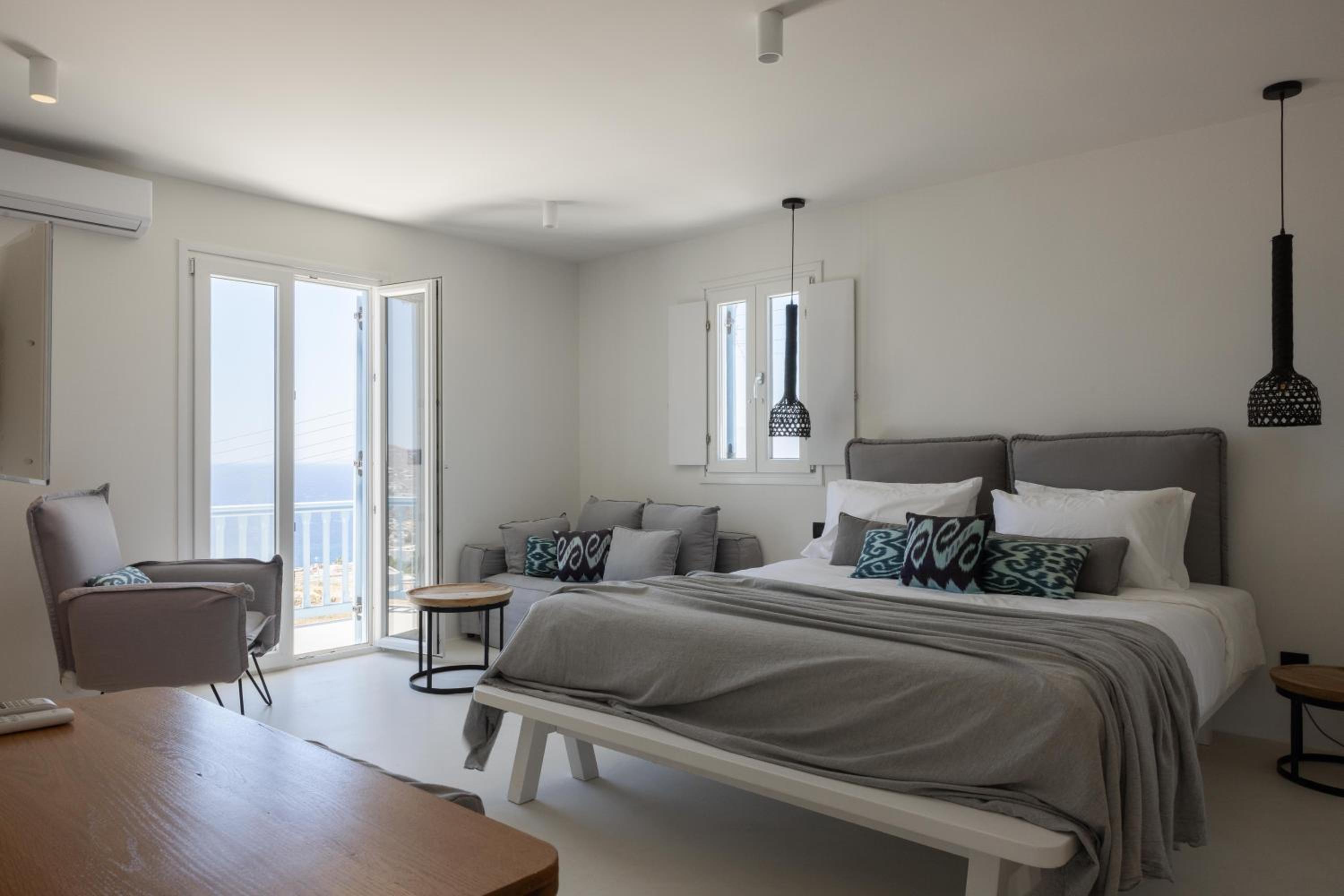 Deluxe Suite Sea & Sunset View photo 1