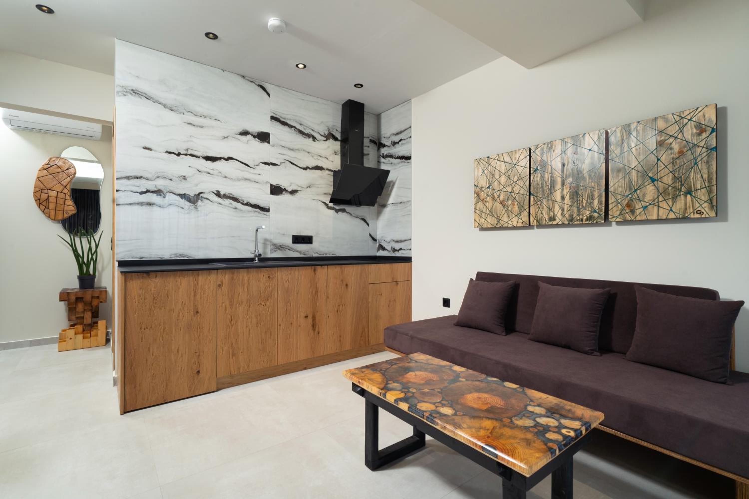 Deluxe King Suite photo 3