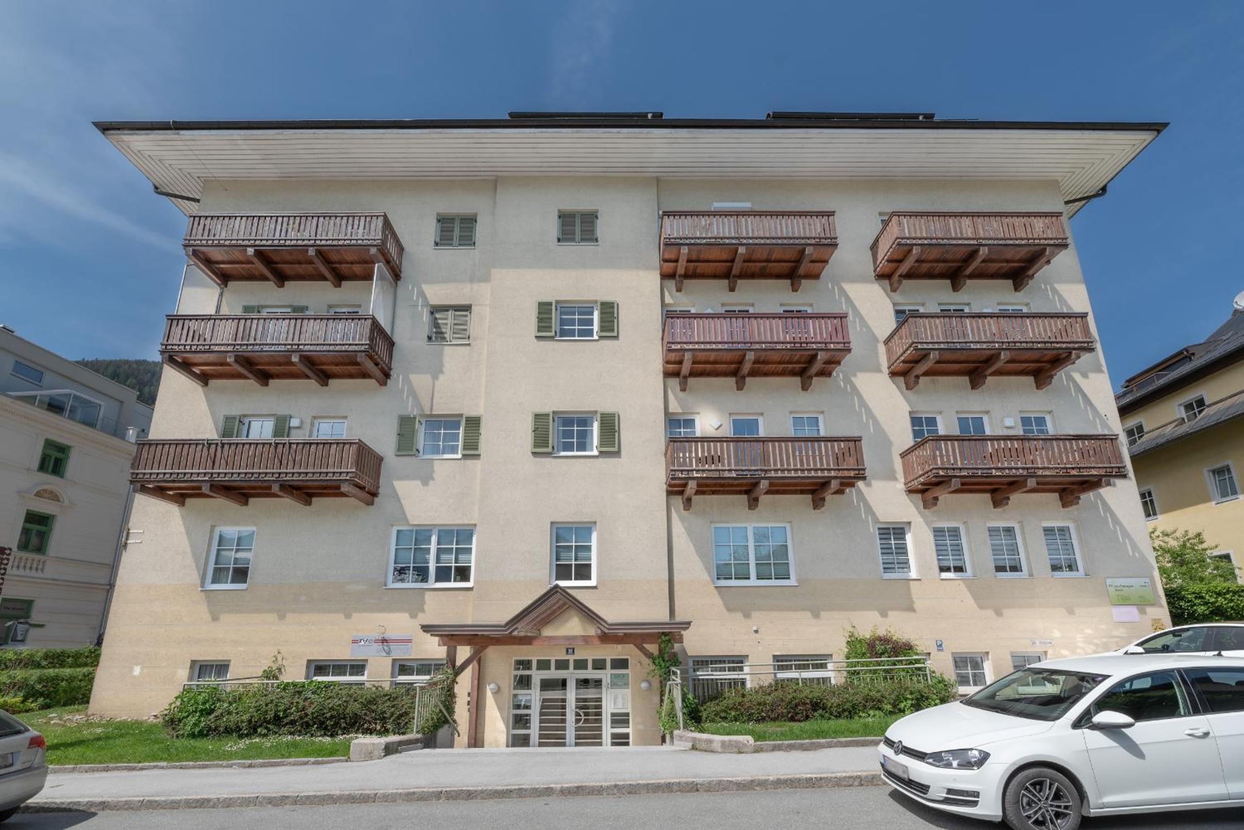 Three-Bedroom Apartment With Balcony photo 2